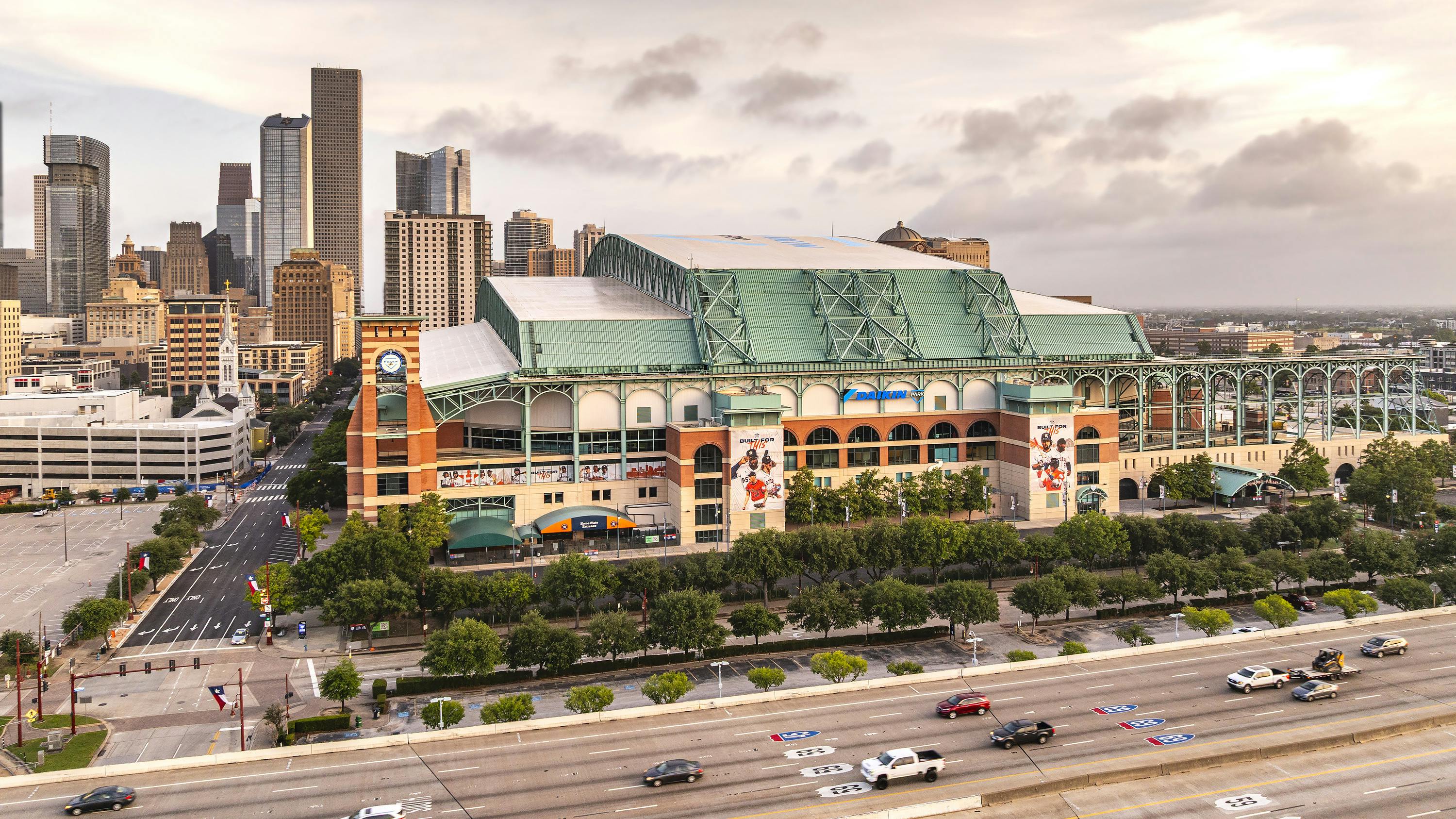 3000x1687 Daikin Park. Walter P Moore