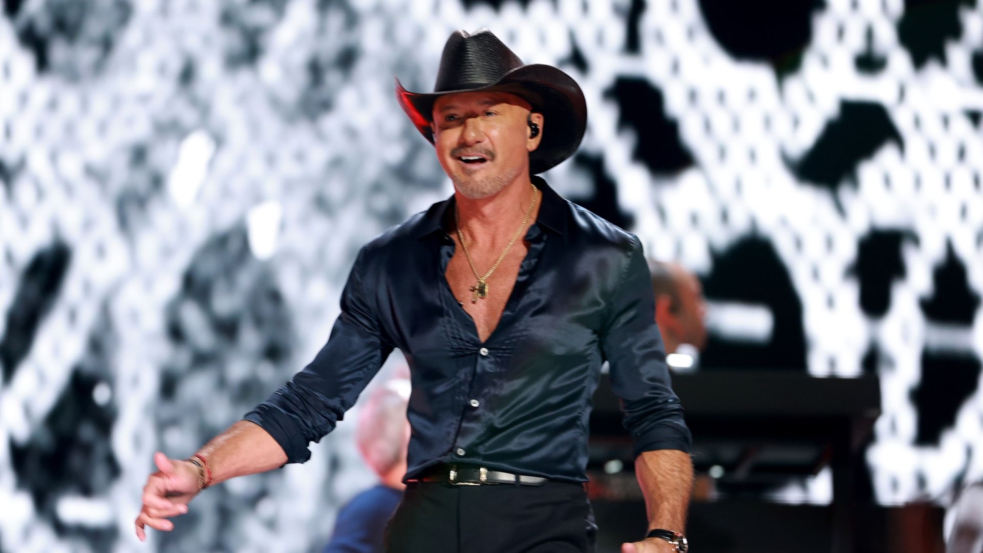 1920x1080 Tim McGraw Lets Fans Know He Is Safe amid Severe Weather