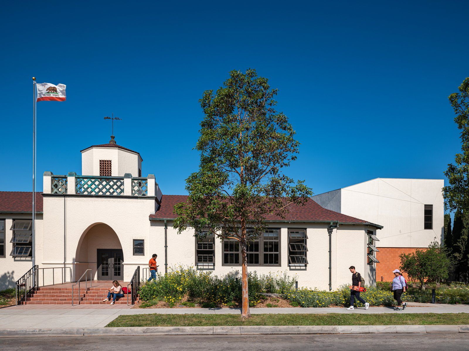1600x1200 Chapman University Daniele C. Struppa Research Park: Institute for Quantum Studies