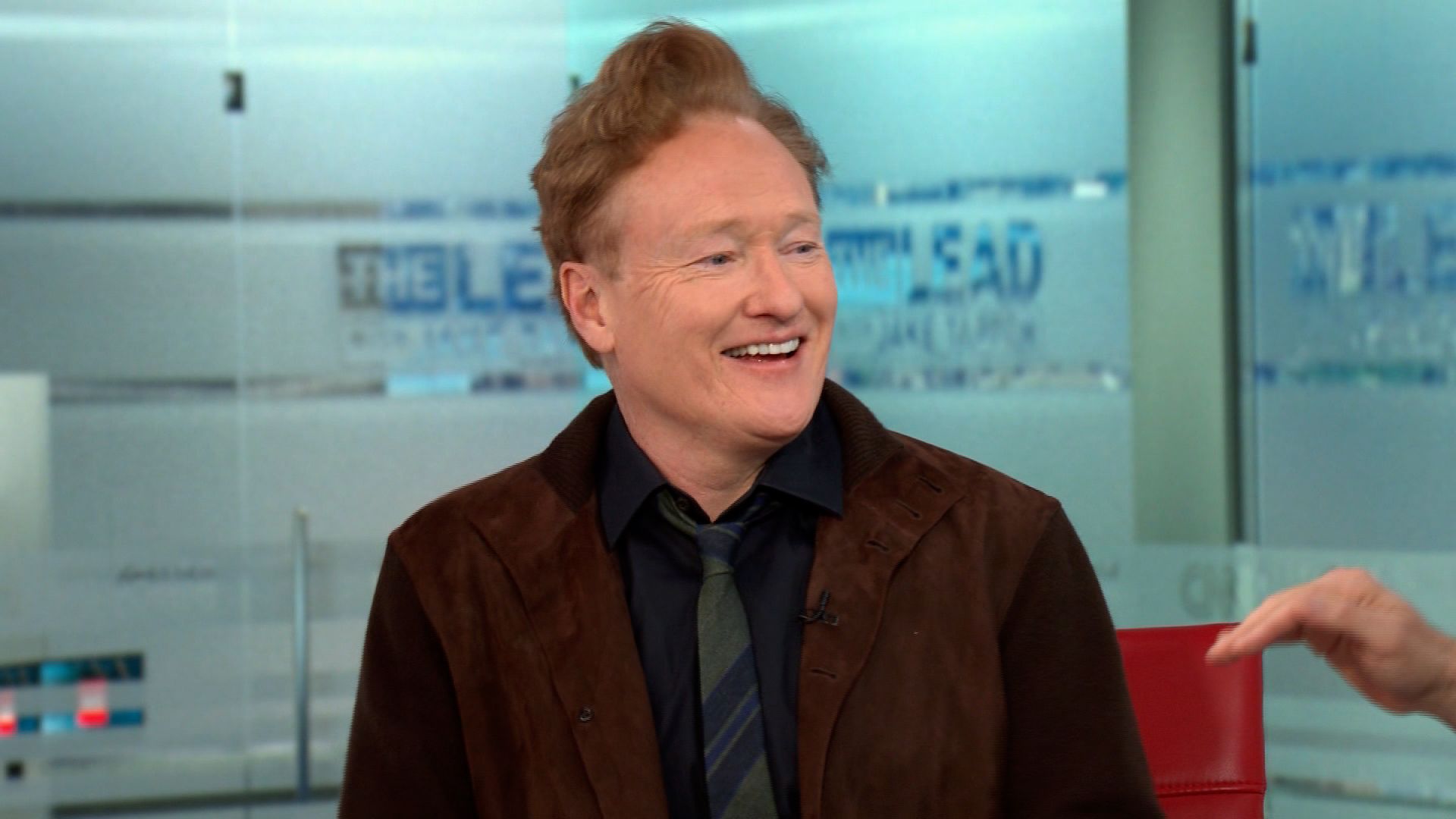 1920x1080 How TV host reacts when people don't recognize him