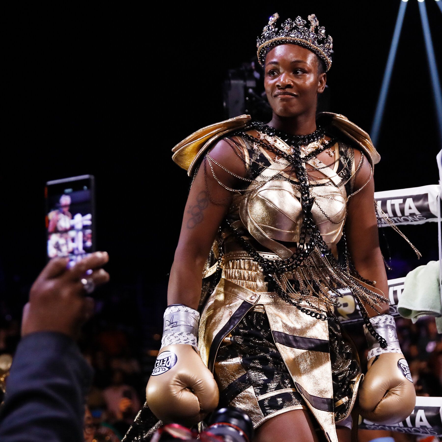 1800x1800 Claressa Shields Pays Tribute to Kobe Bryant With Fight Outfit