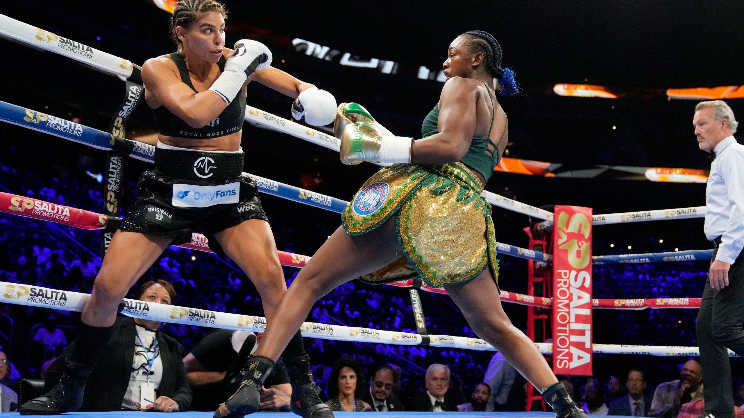 2560x1440 Claressa Shields wins an easy decision over Maricela Corenjo