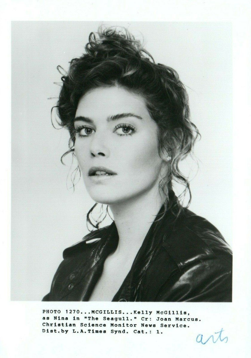 841x1200 KELLY MCGILLIS Actress 5x7 Press News Vintage Photo