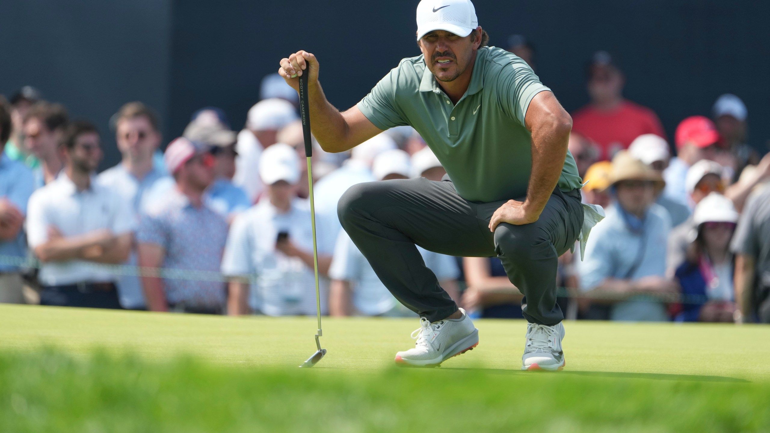 2560x1440 After 2 straight missed cuts in majors, Brooks Koepka is in early contention at Oakmont. WCBD News 2