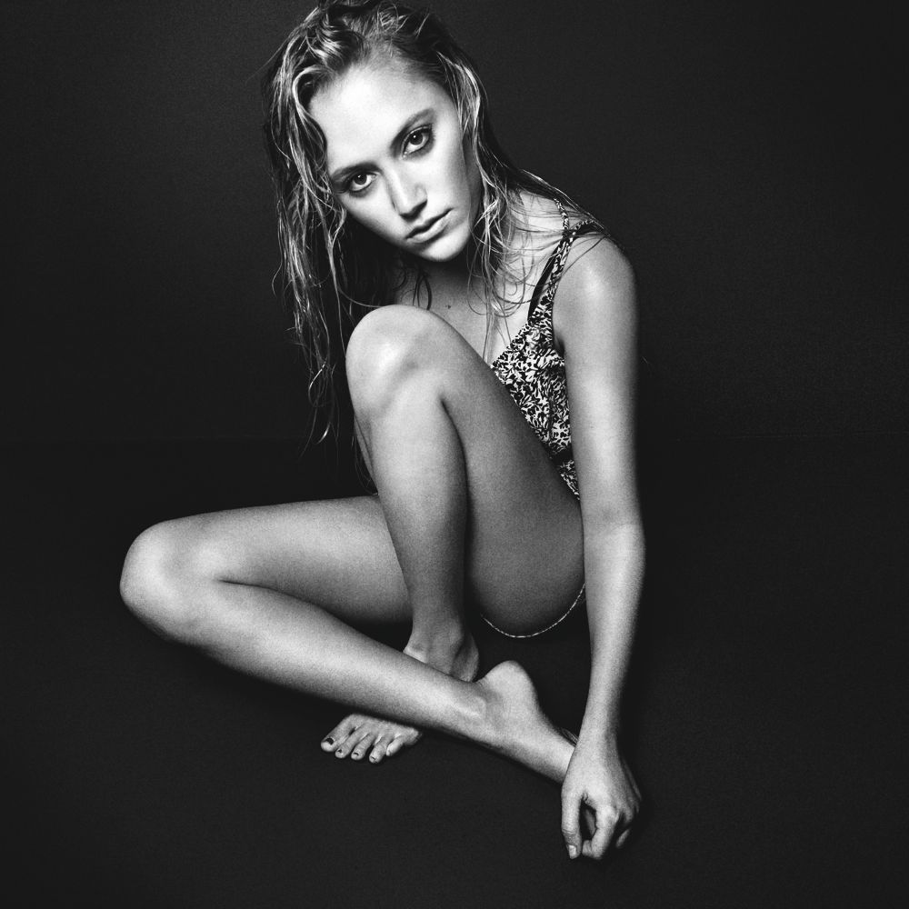 1000x1000 Maika Monroe