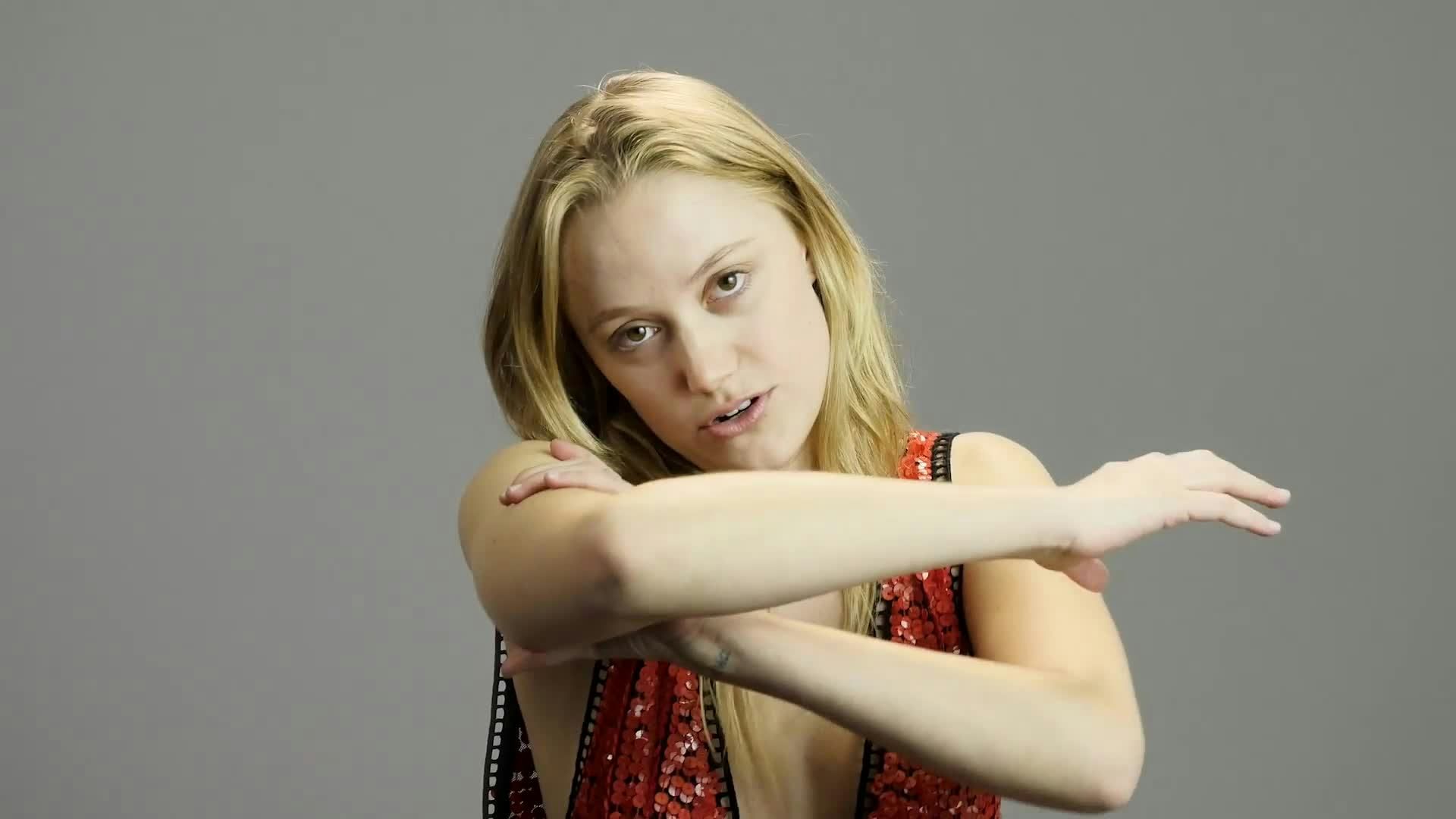 1920x1080 Maika Monroe Made Everyone Wear A Cast For Her 6th Grade Birthday