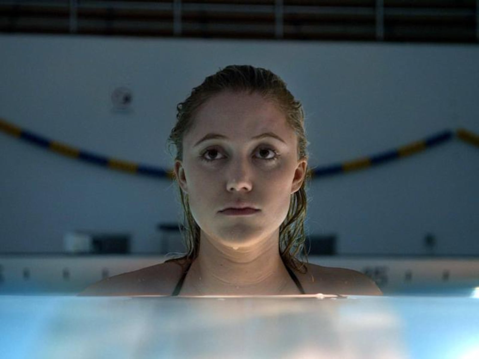 1600x1200 Maika Monroe: From World Class Kiteboarder To Accidental Movie Star