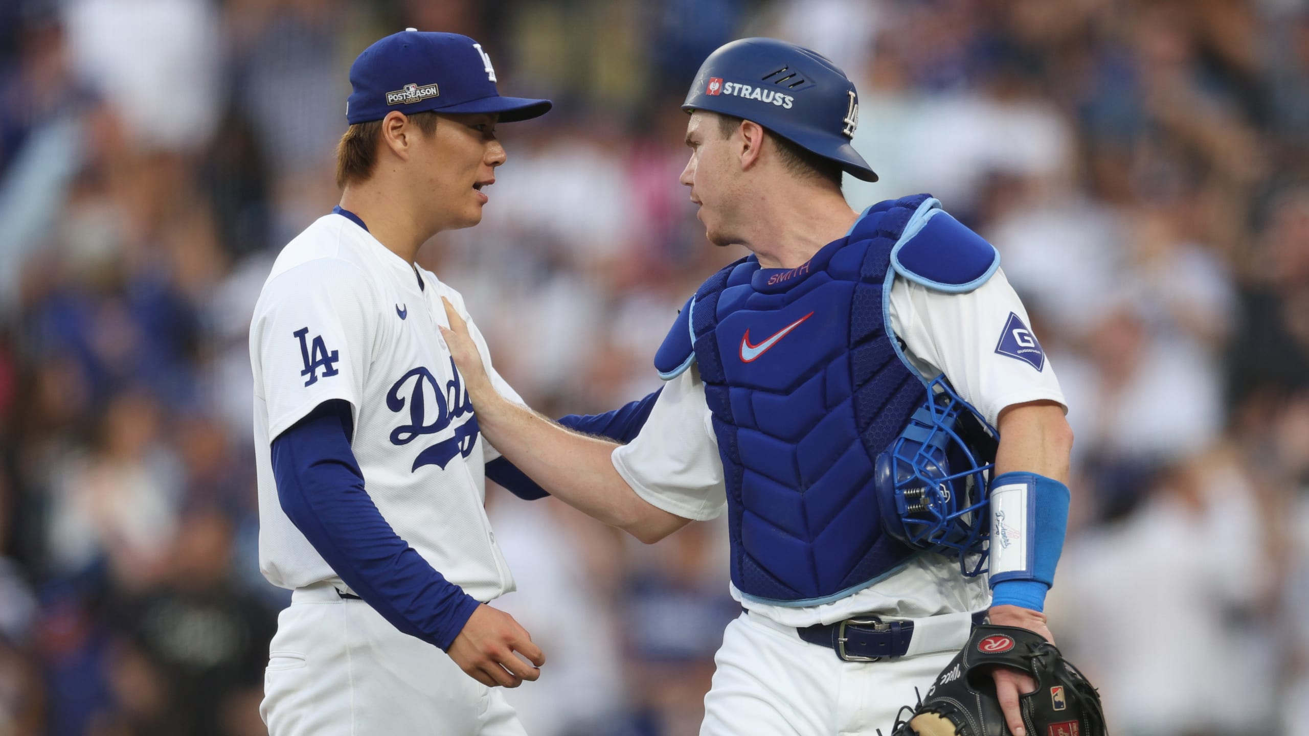 2560x1440 Dodgers teammates supported Yoshinobu Yamamoto; he lifted them up in Game 5