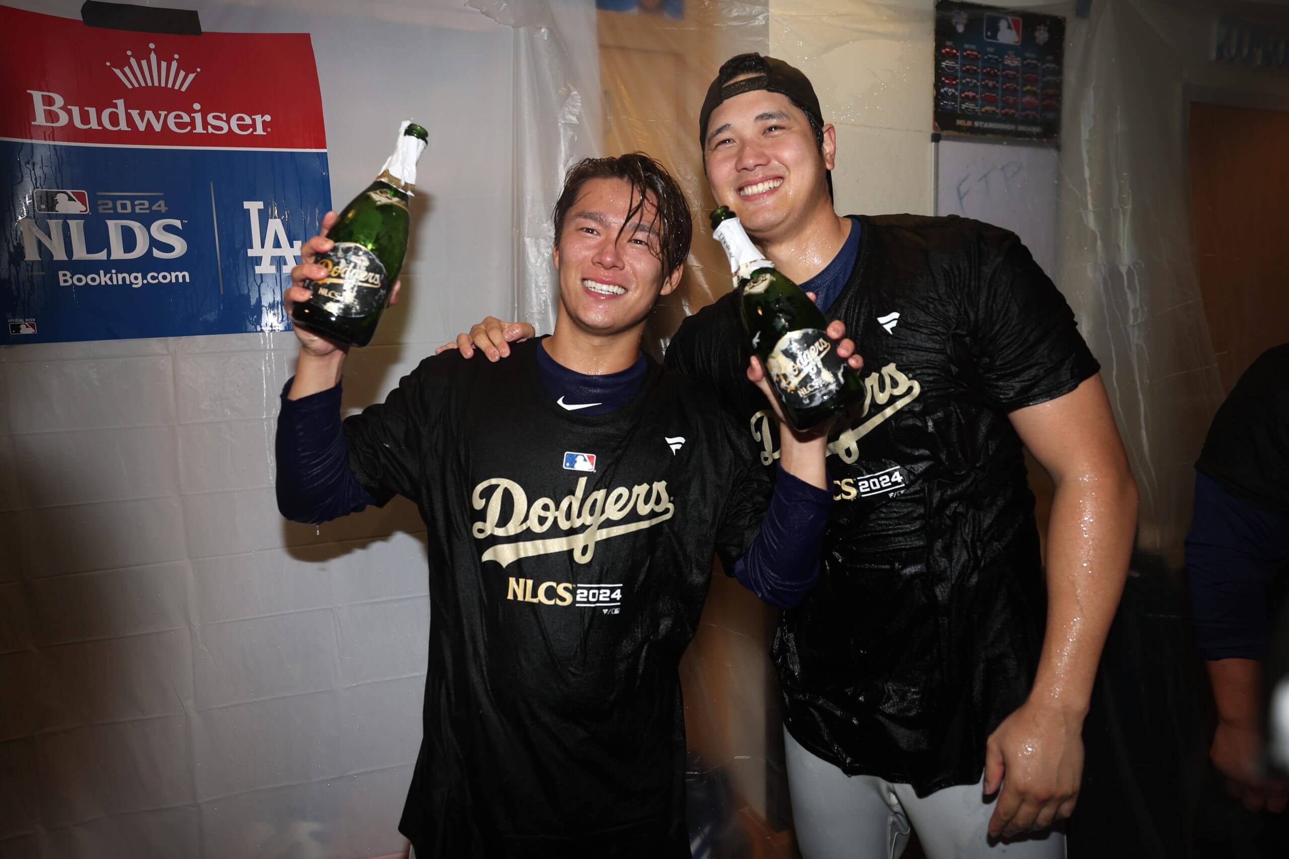 2560x1707 Dodgers teammates supported Yoshinobu Yamamoto; he lifted them up in Game 5