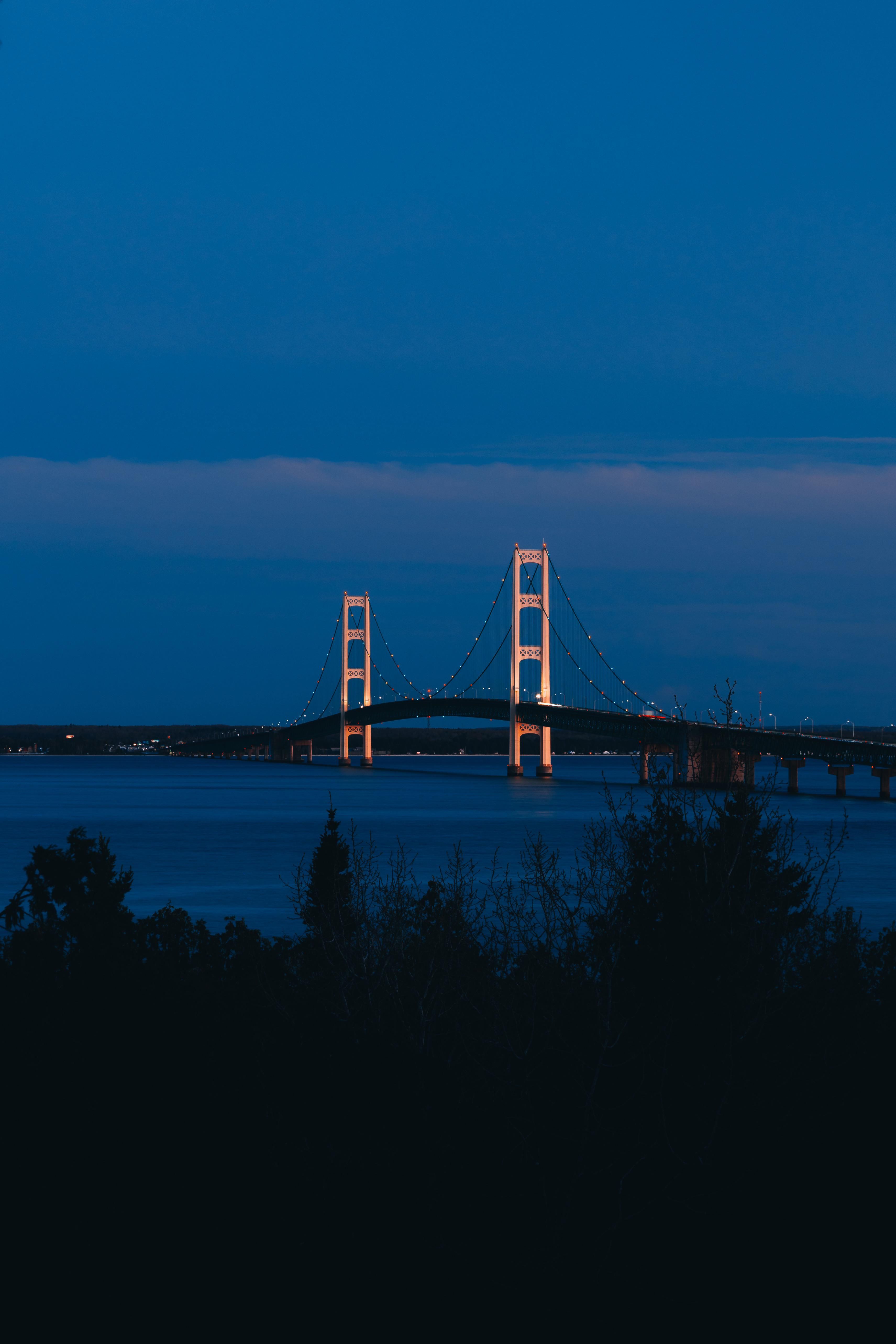 3422x5133 The Mackinac Bridge, connecting the upper and lower peninsulas of Michigan