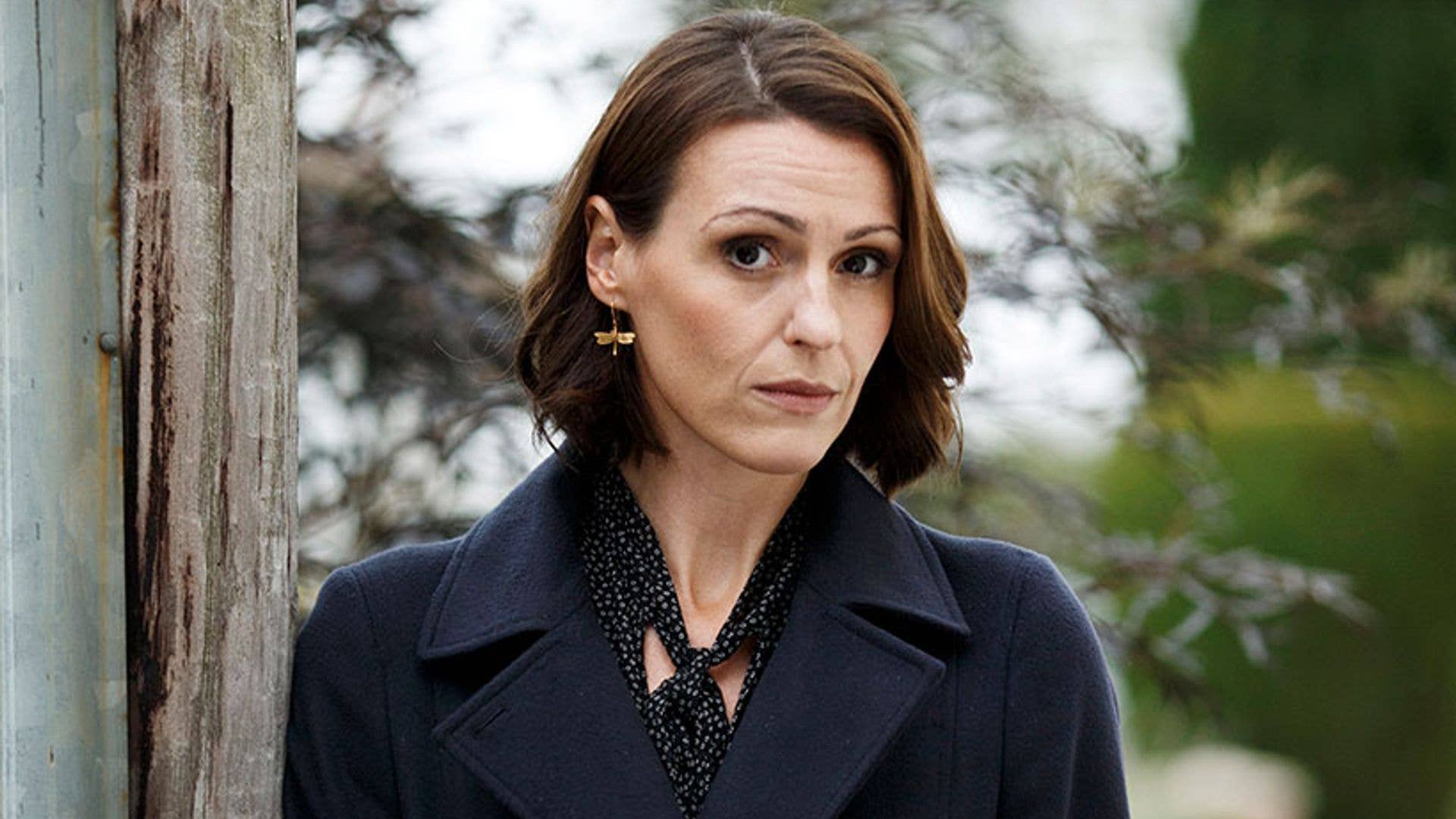 1920x1080 Suranne Jones shares new preview photo on the set of Doctor Foster. HELLO!