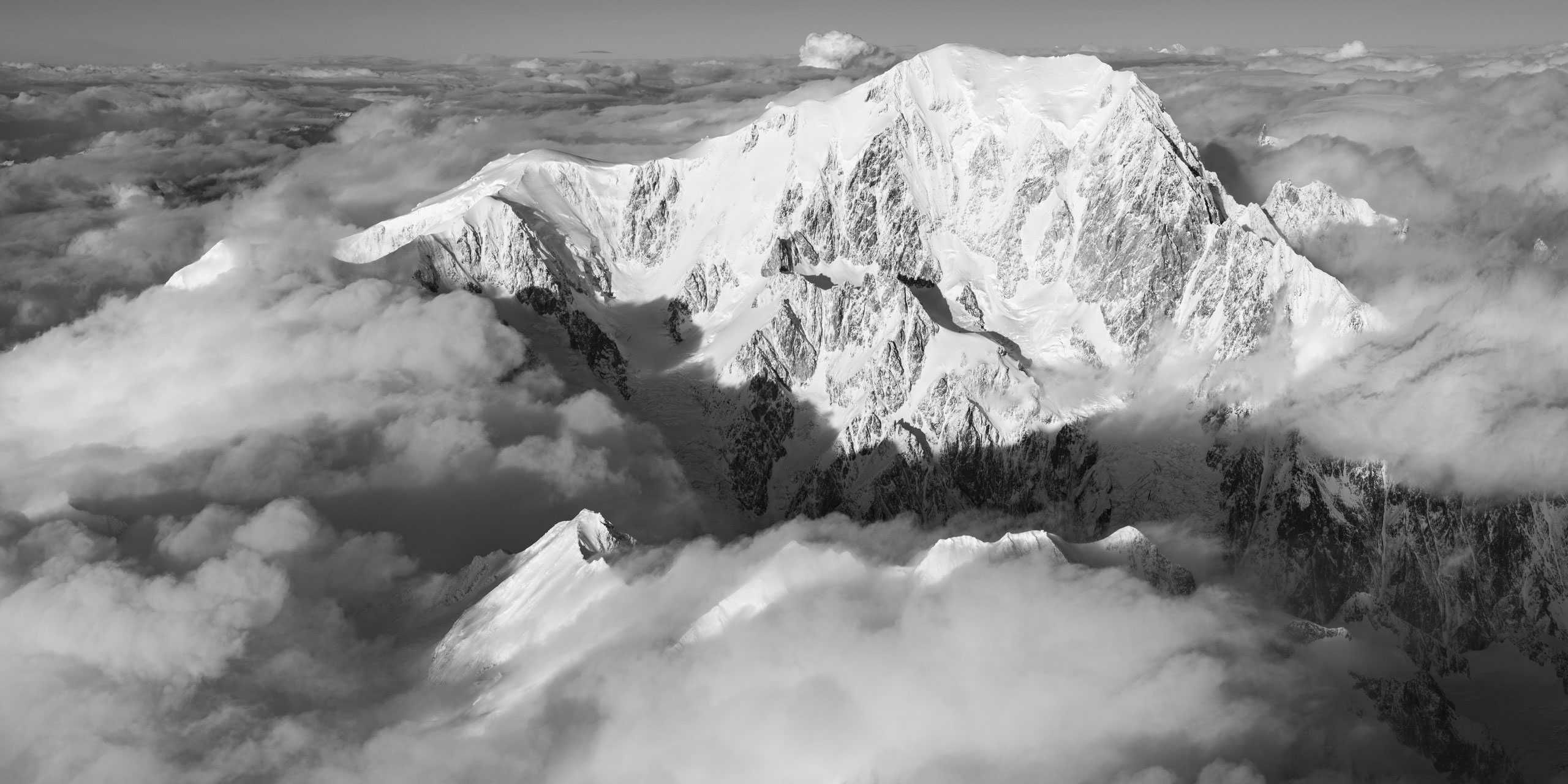 2560x1280 Megeve and white mountain art of the Mont Blanc from Megeve