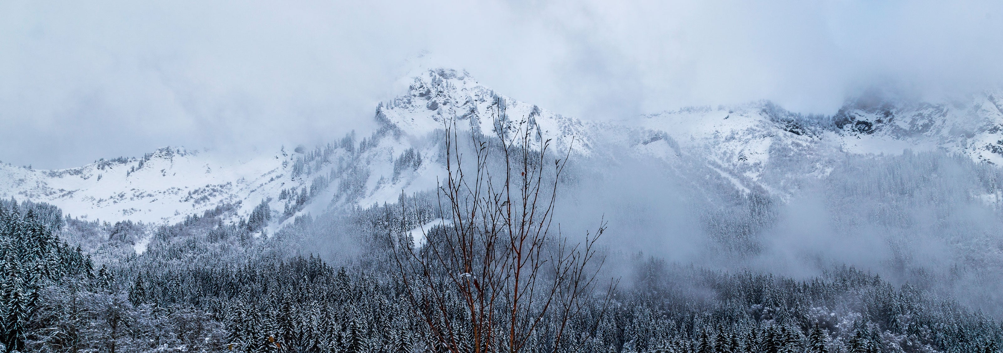 3200x1126 Megève Getaway. Women Luxury Fashion