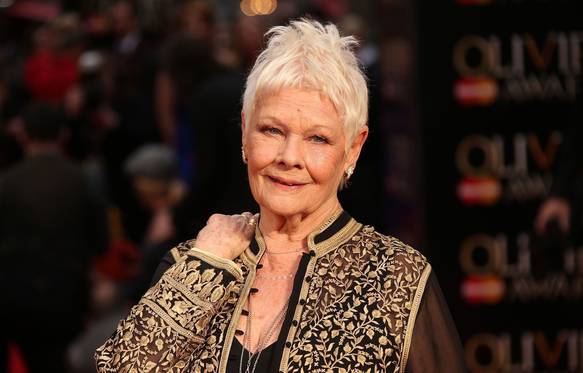 2042x1306 Judi Dench Wallpaper