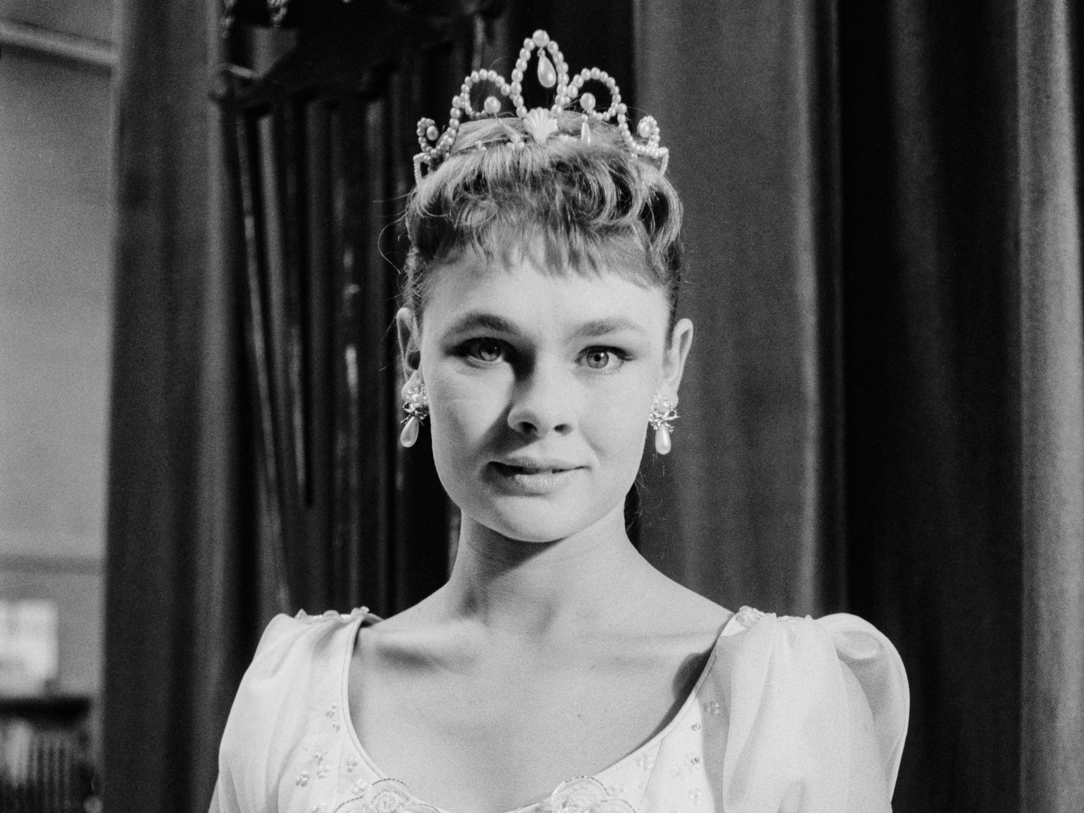 3711x2783 Heavenly Archive Image Of Judi Dench
