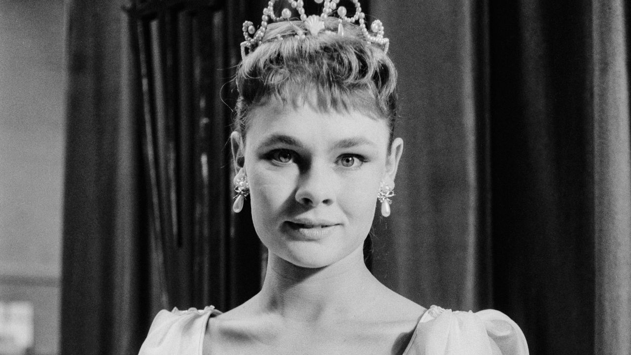 1280x720 Heavenly Archive Image Of Judi Dench
