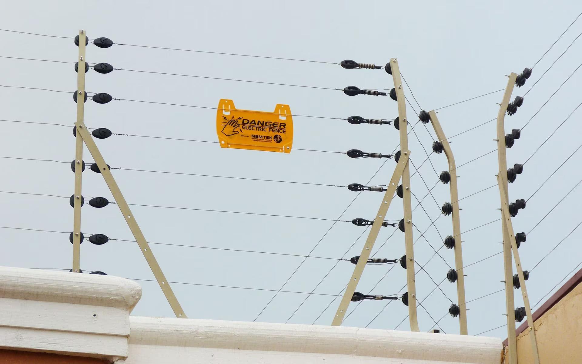 1920x1200 Battery Powered Electric Fence For Perimeter (900 Mm Height, 2 Km Length, 1 J Output) At ₹ 200 Meter In Ludhiana