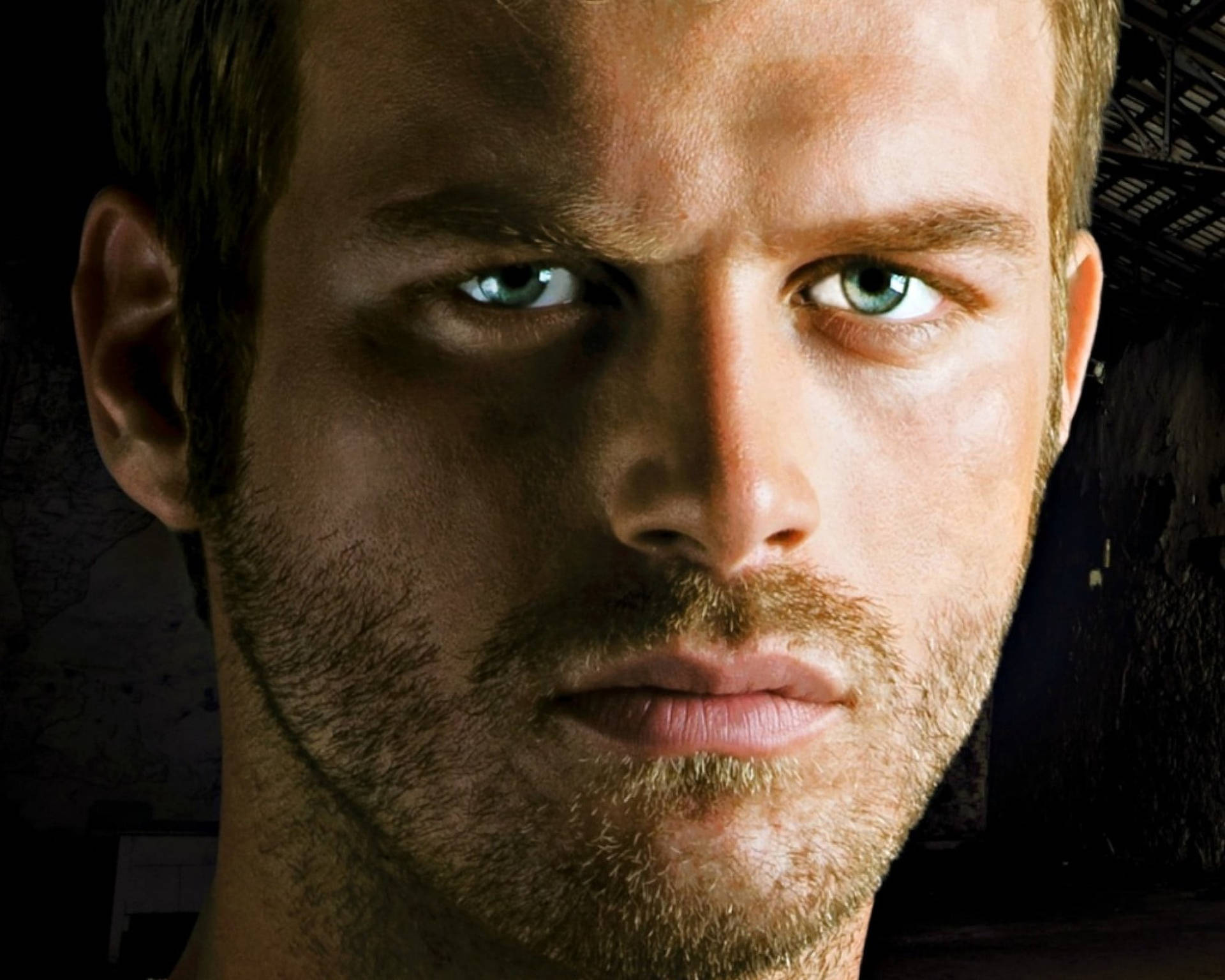 1920x1536 Download Kıvanç Tatlıtuğ Male Face Wallpaper