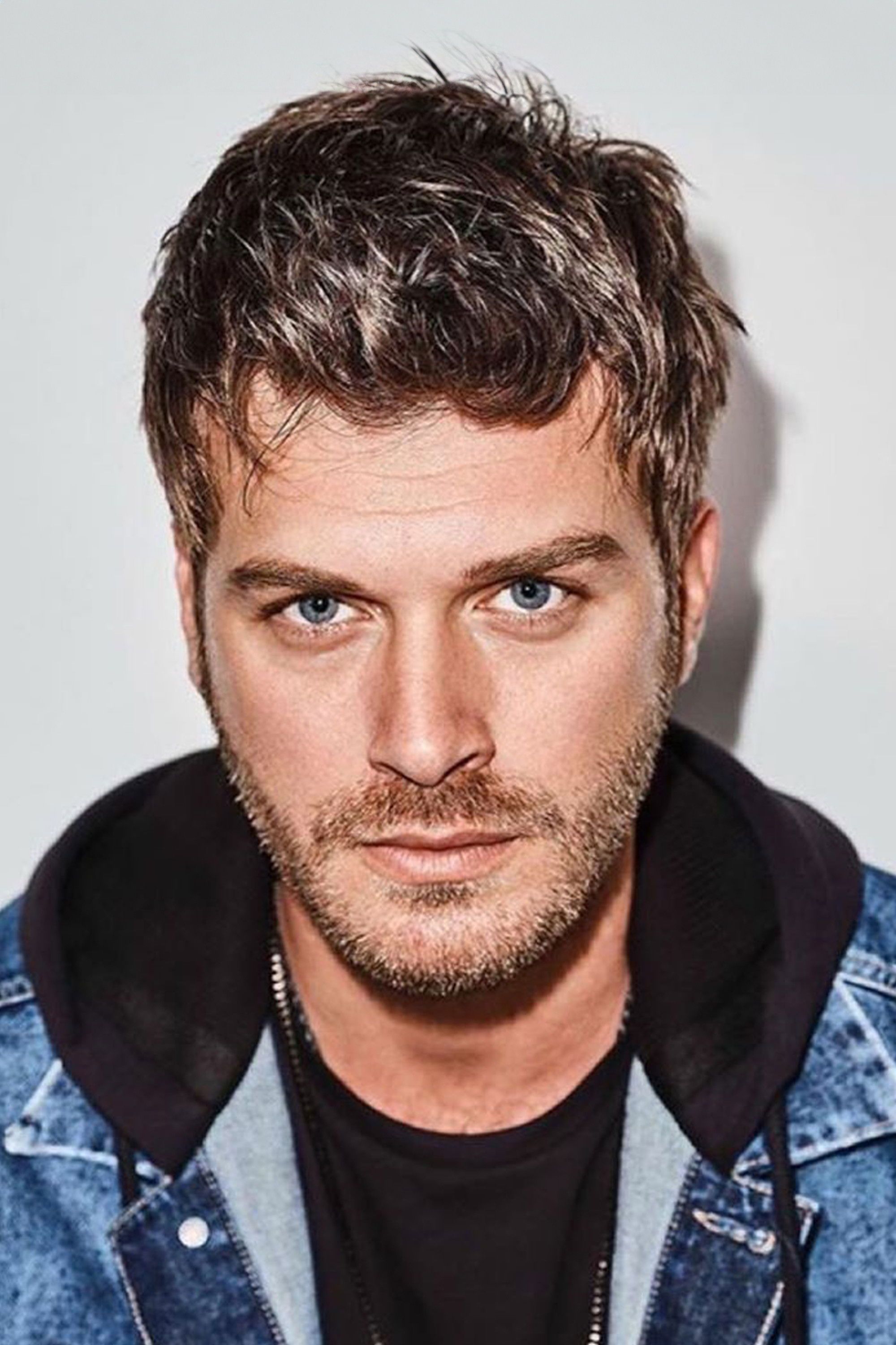2000x3000 Kıvanç Tatlıtuğ Image