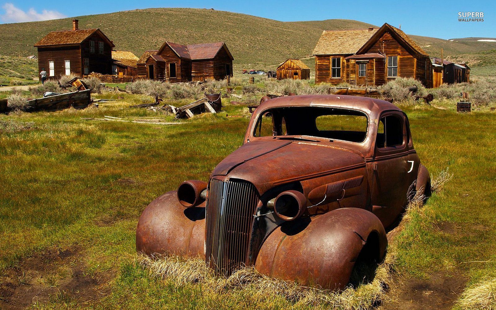 1600x1000 Rusty Car Wallpaper