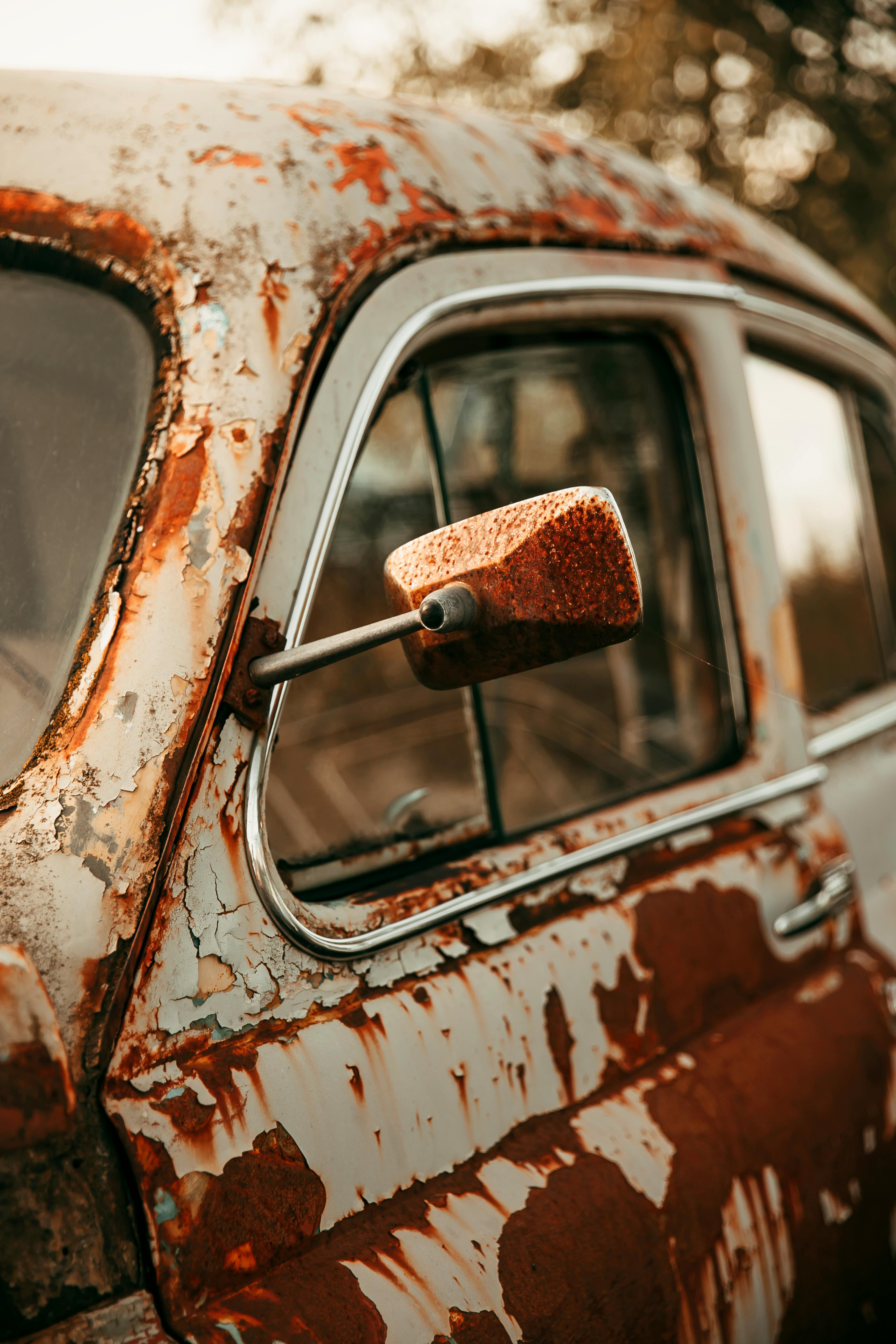4160x6240 Rusty, Vintage Car Wreck · Free