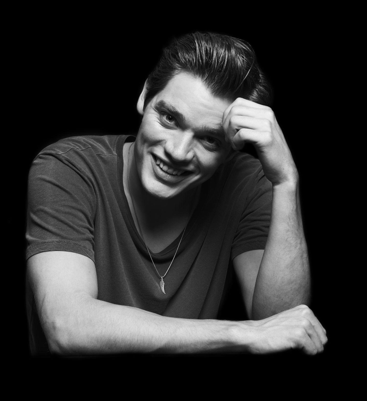 1500x1641 DOMINIC SHERWOOD