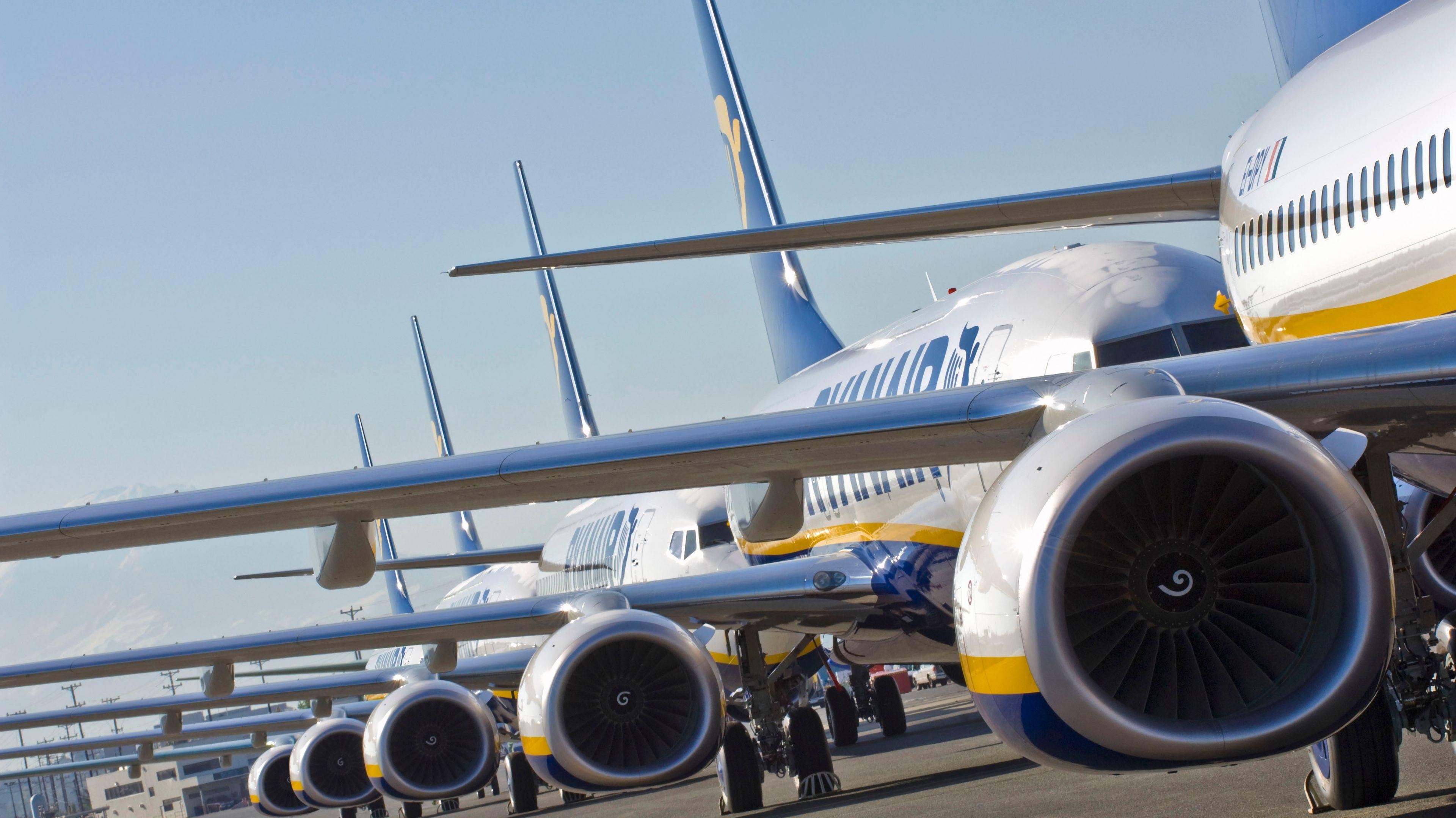 3840x2160 Ryanair Boeing 737 wallpaper