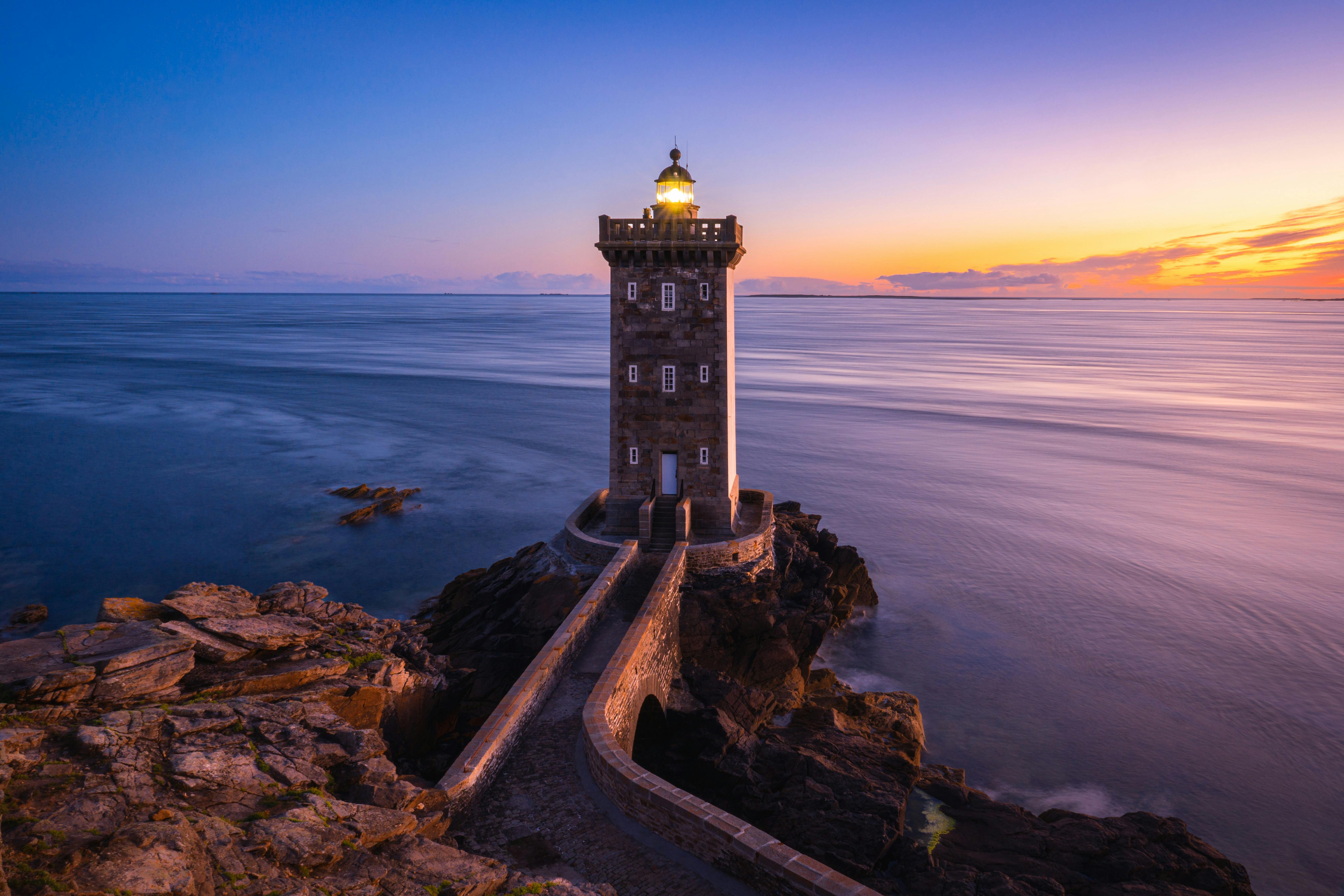 5965x3977 Scenic Lighthouse of Kermorvan at Dusk · Free