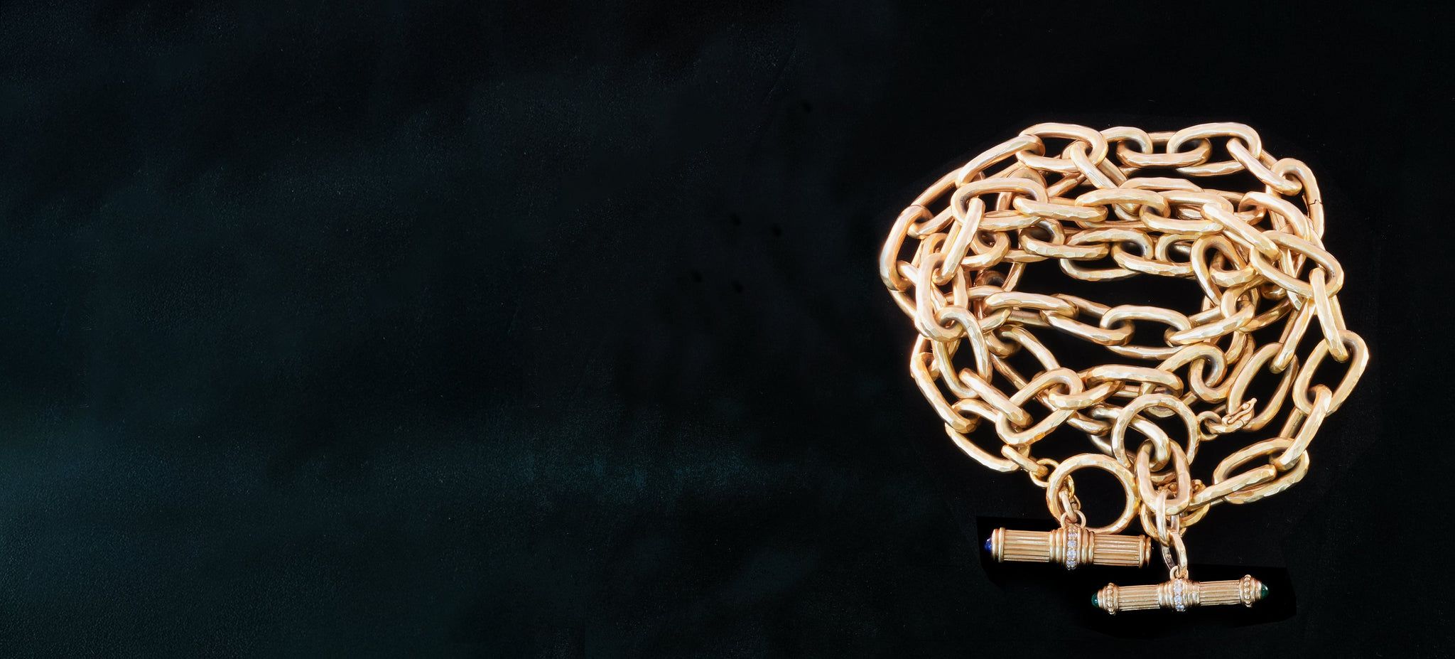 2048x927 Chains