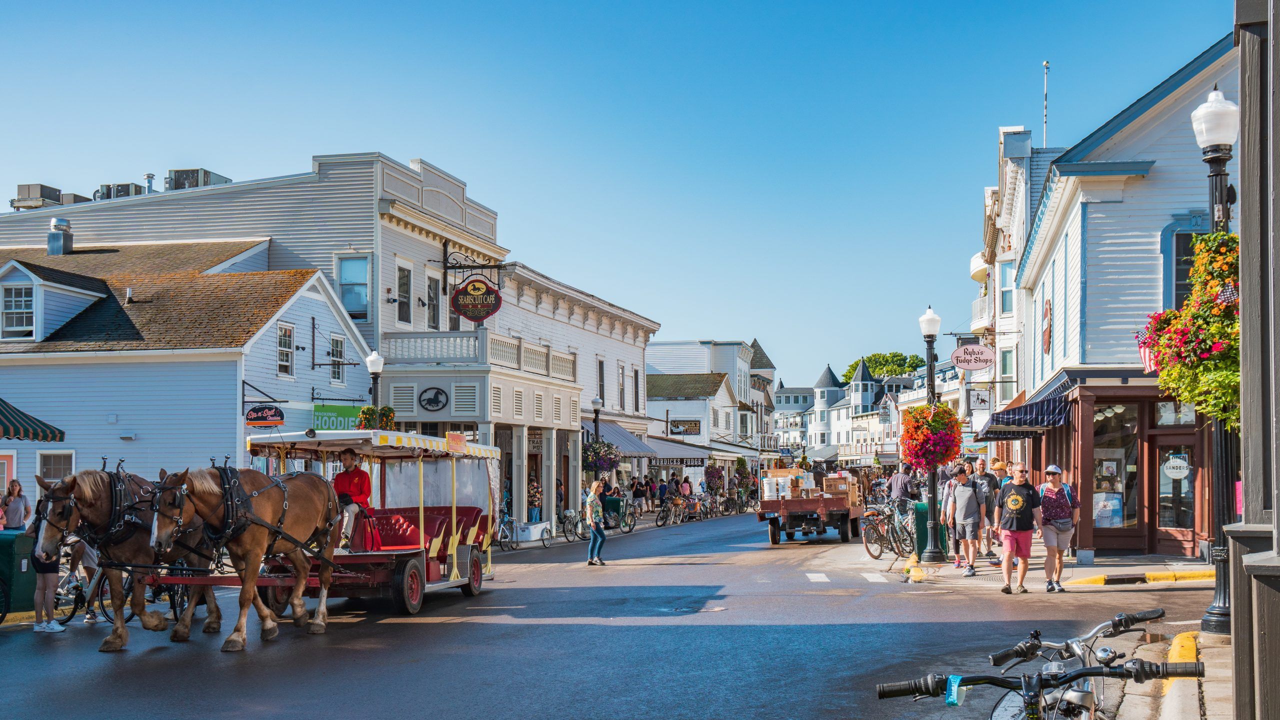 2560x1440 Discovering Mackinac Island's Enigmatic Charm of BL