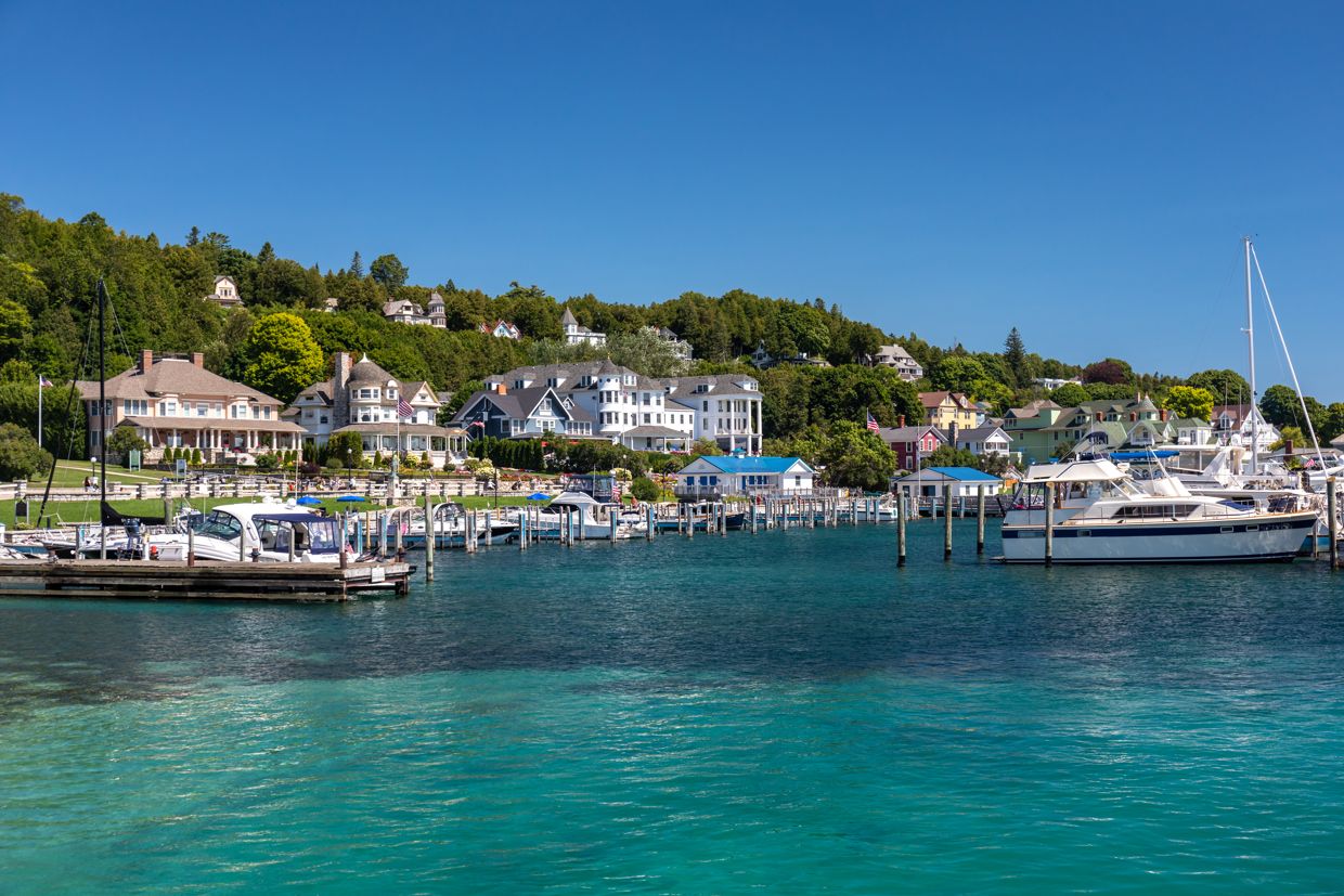 1240x827 Mackinac Island, Michigan the Great Lakes