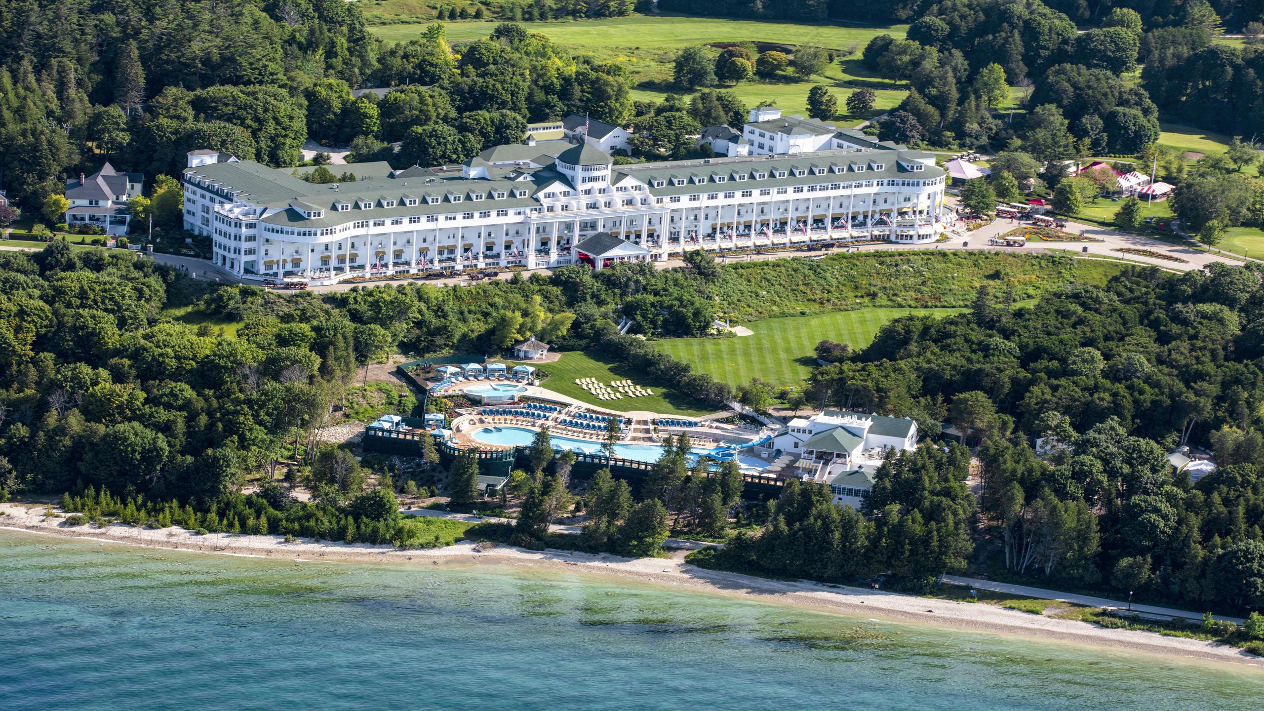 2560x1440 Grand Hotel. Mackinac Island, Michigan