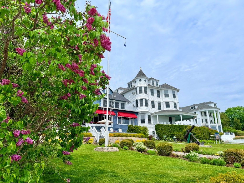 1024x768 image from Mackinac Island Lilac Festival