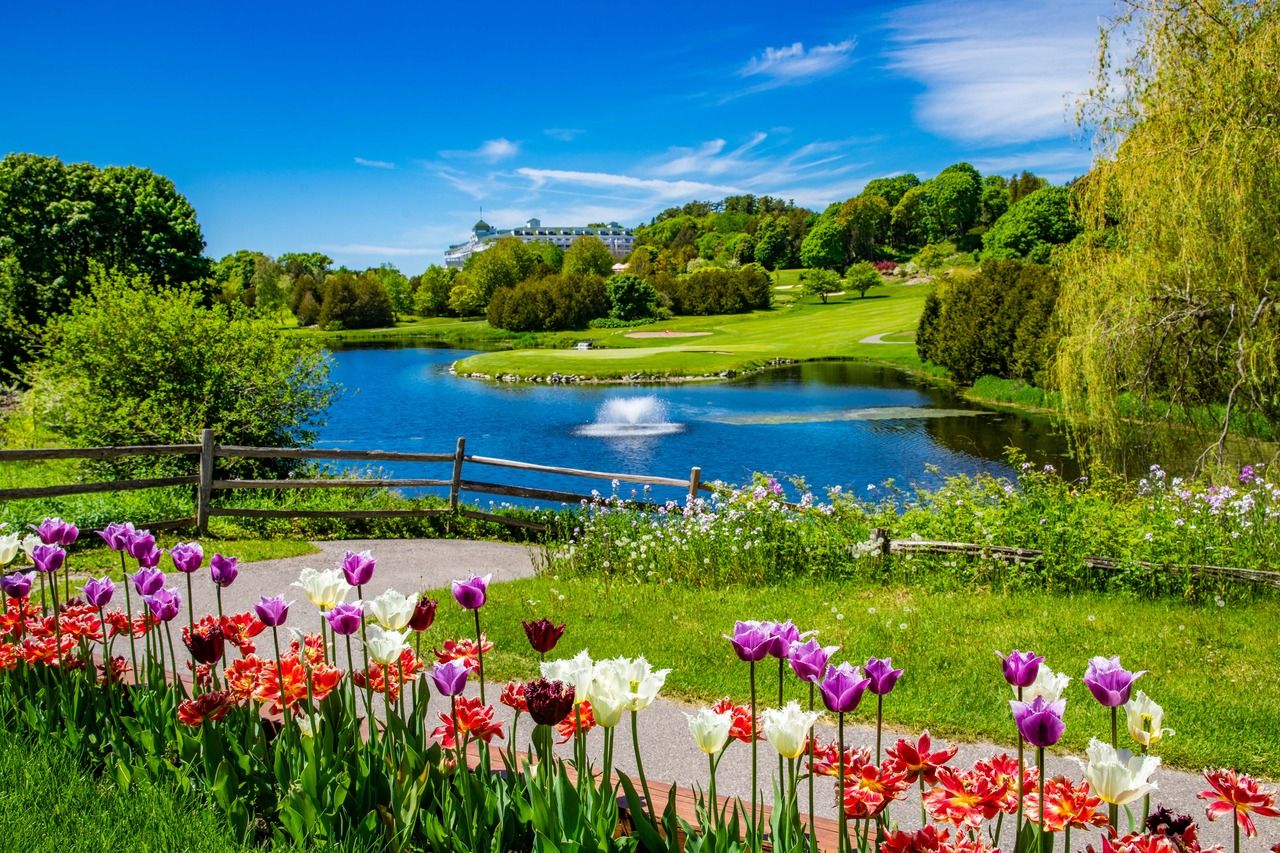 1280x853 Mackinac Island's Grand Hotel offers special on The Jewel, 18 holes of golf and a carriage ride