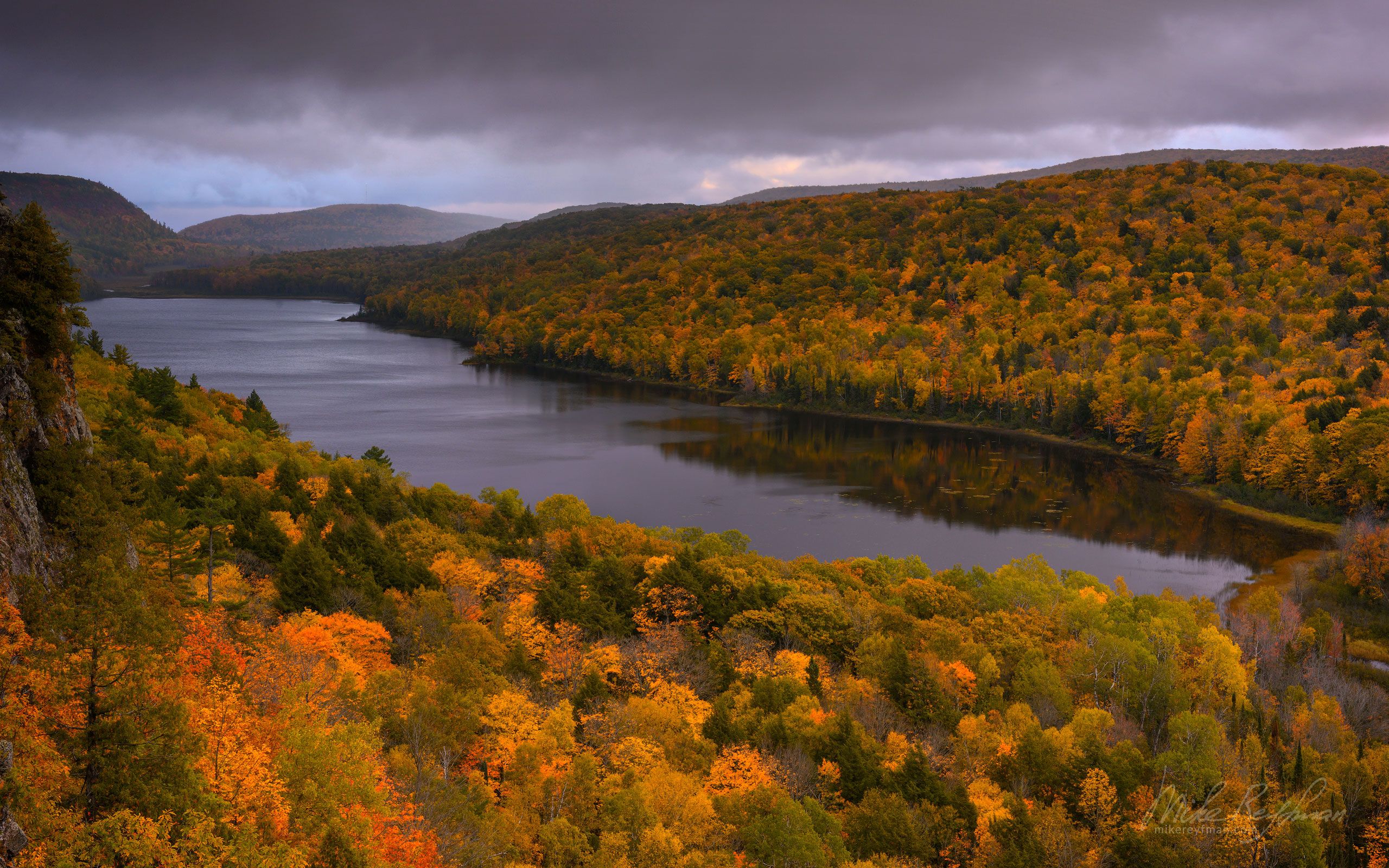 2560x1600 Lake Of The Clouds, Porcupine Mountains Wilderness State Park, Upper Peninsula, Michigan, USA UP MI_086_. Michigan's Upper Peninsula Best Destination In US For Fall Colors. Mike Reyfman Photography