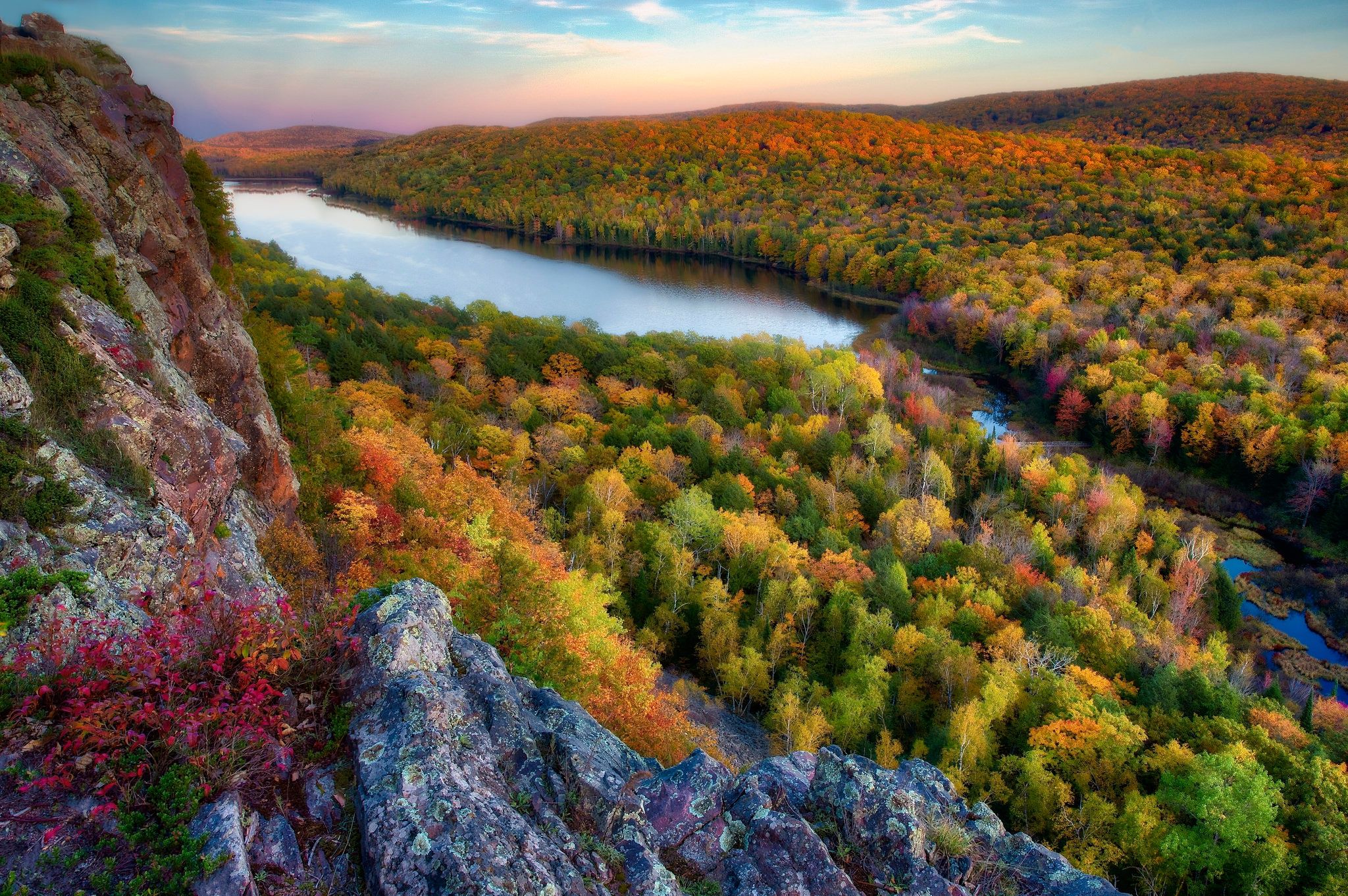 2048x1362 Wallpaper autumn, forest, lake, Michigan, Michigan, Upper Peninsula, Lake of the Clouds, Lake Of The Clouds for mobile and desktop, section пейзажи, resolution 2048x1362