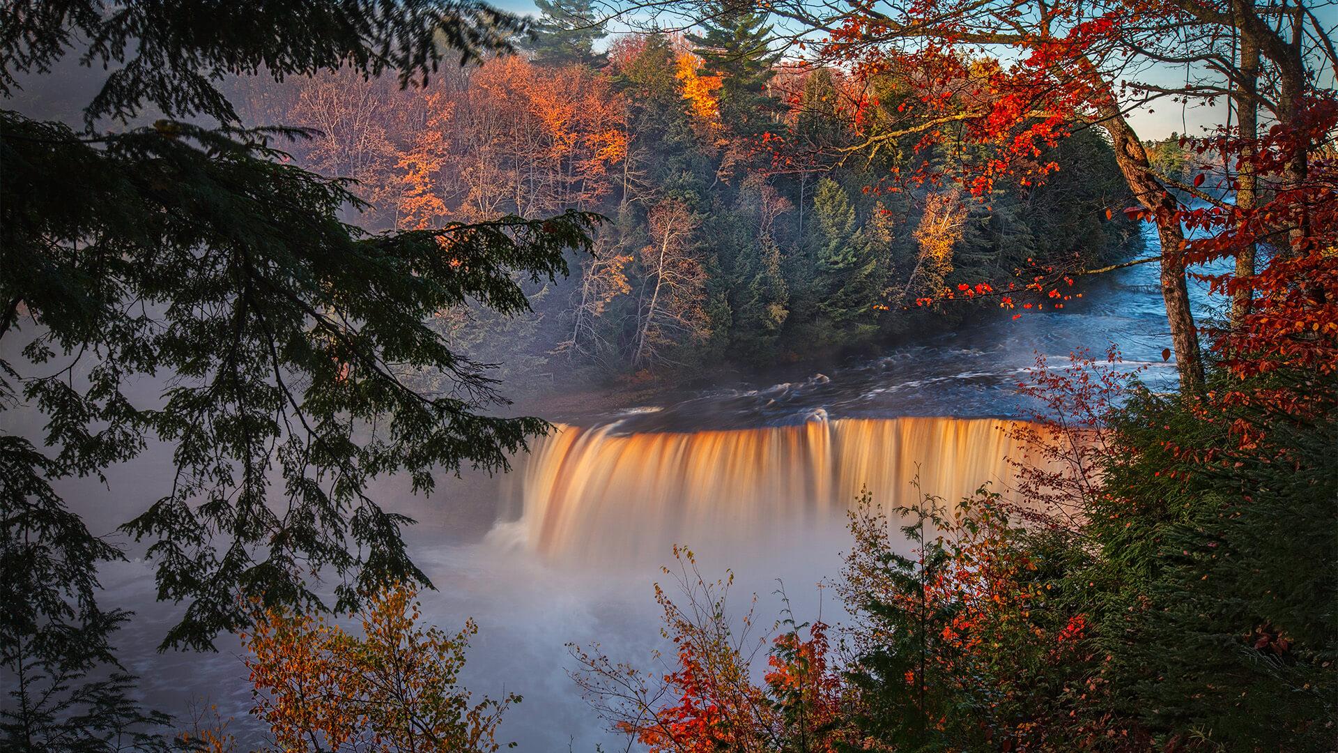 1920x1080 Tahquamenon Falls State Park: Hear them roar