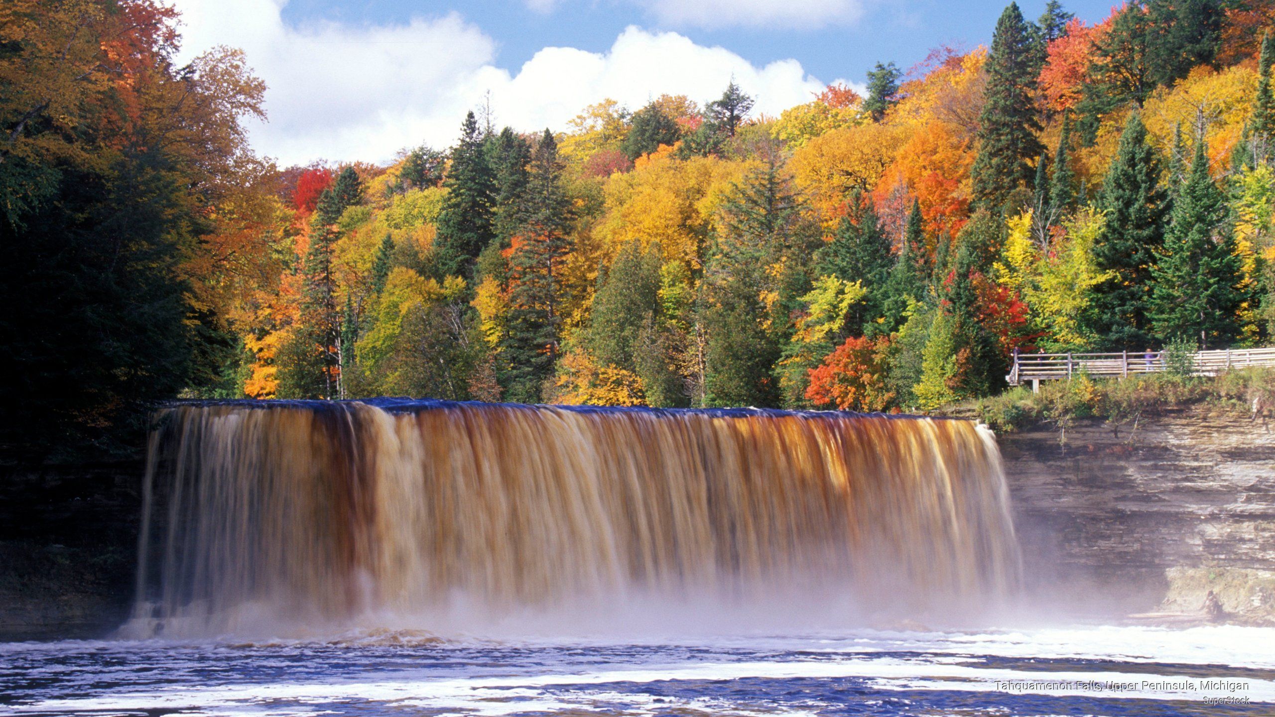 2560x1440 Tahquamenon Falls Michigan Wallpaper