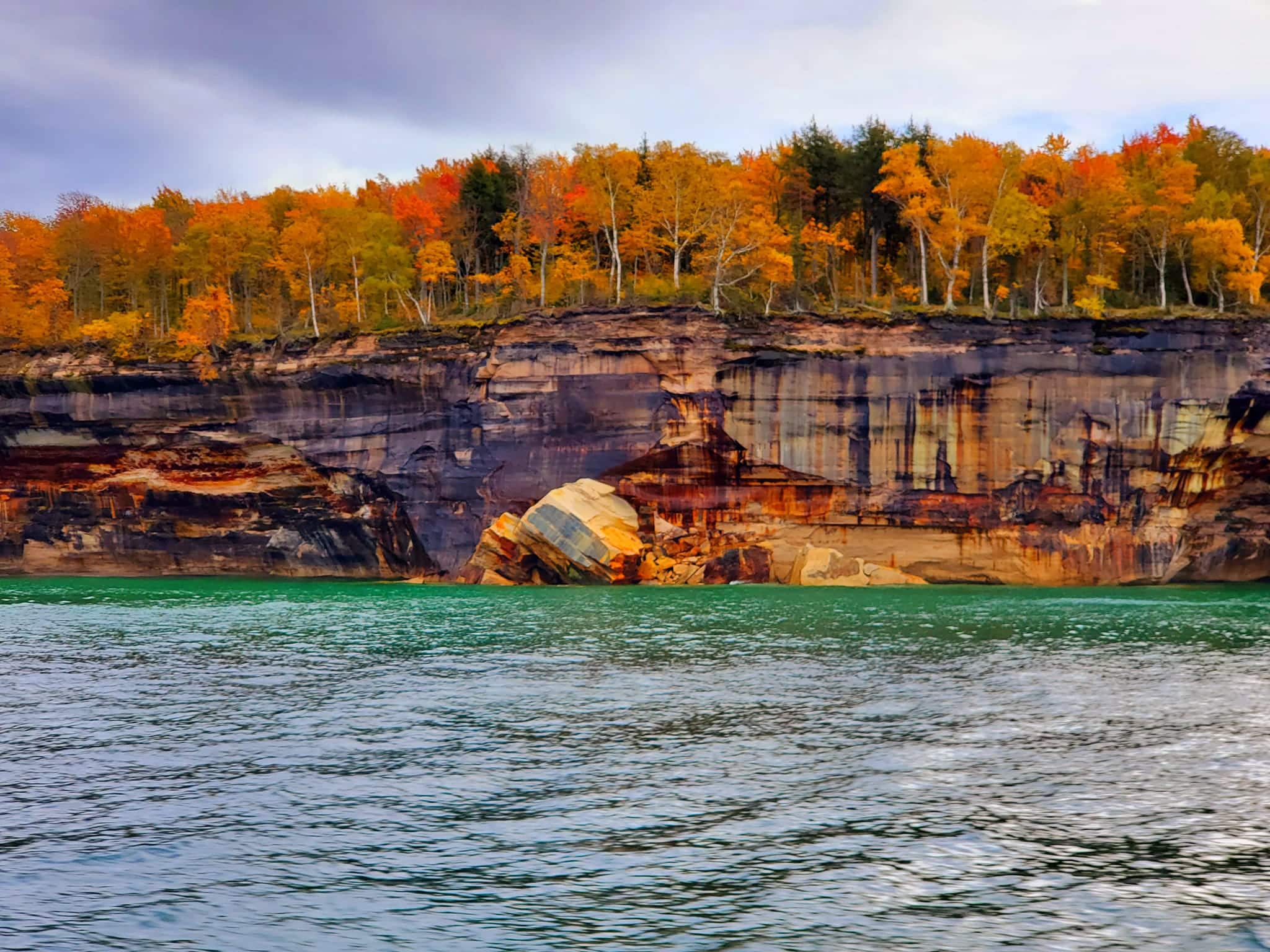 2048x1536 Fall Colors In Upper Michigan: A Must See For Outdoor Enthusiasts