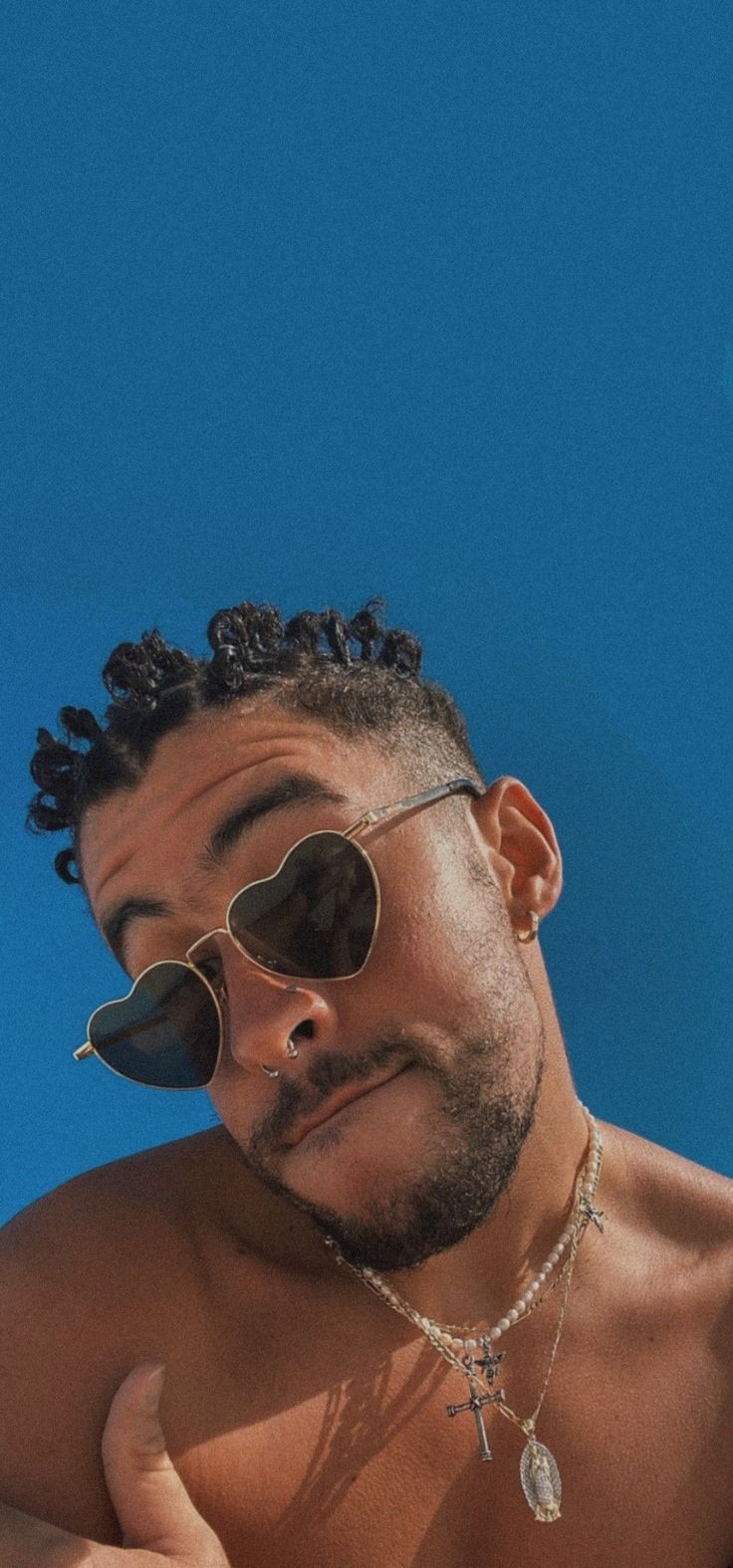 736x1575 4K Bad Bunny Wallpaper