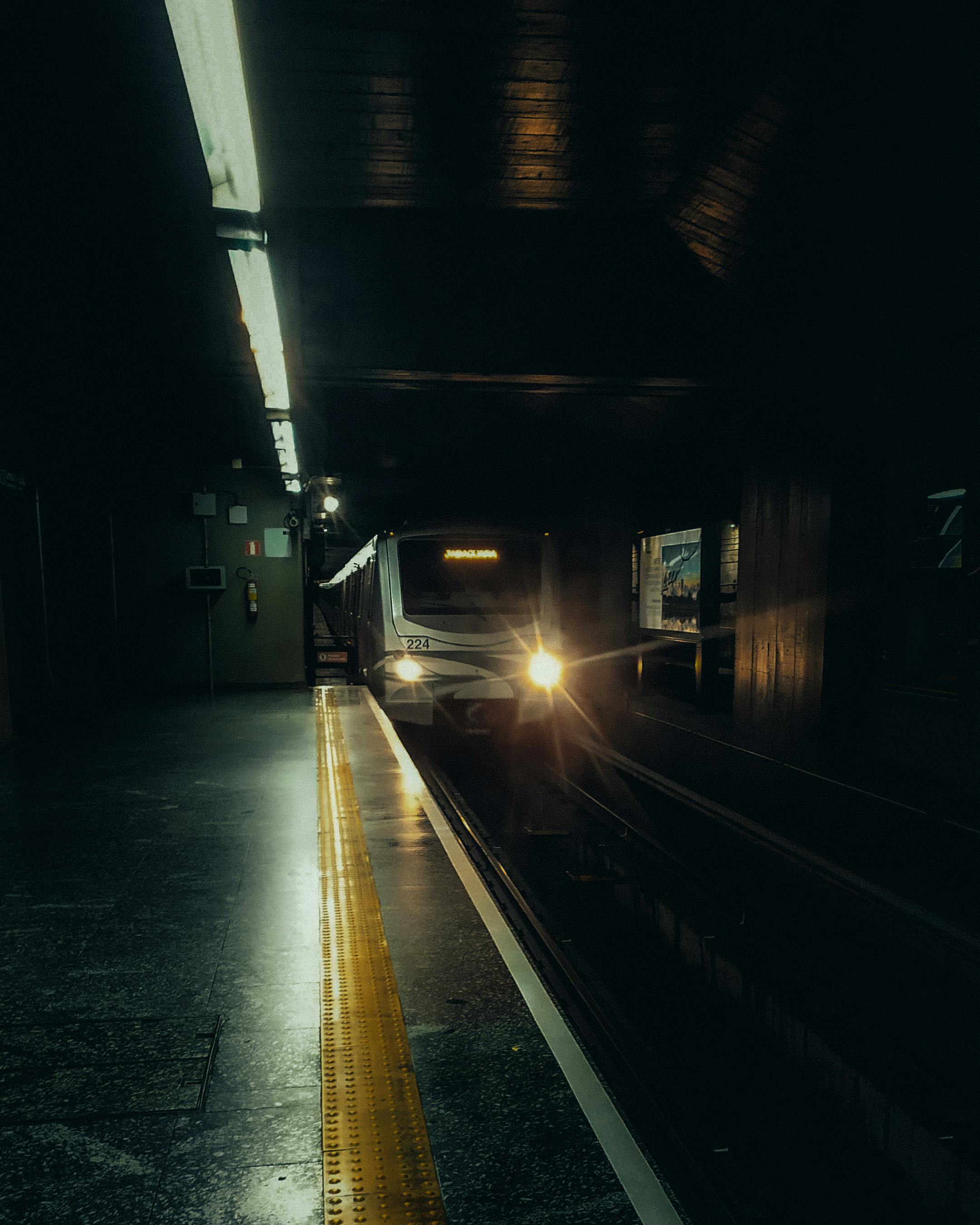 2162x2703 Metro Train on Station · Free