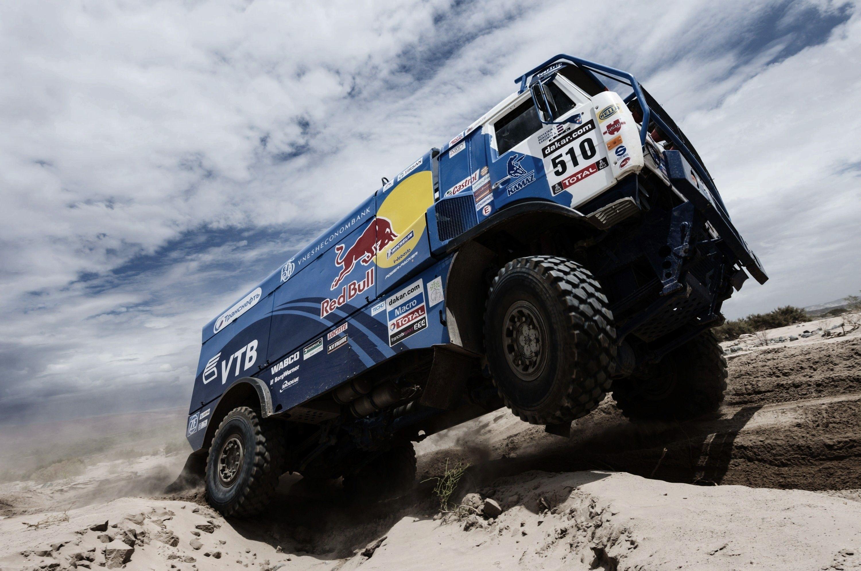 3000x1992 Russia trucks rally Dakar kamaz kamaz master / 3000x1992 Wallpaper