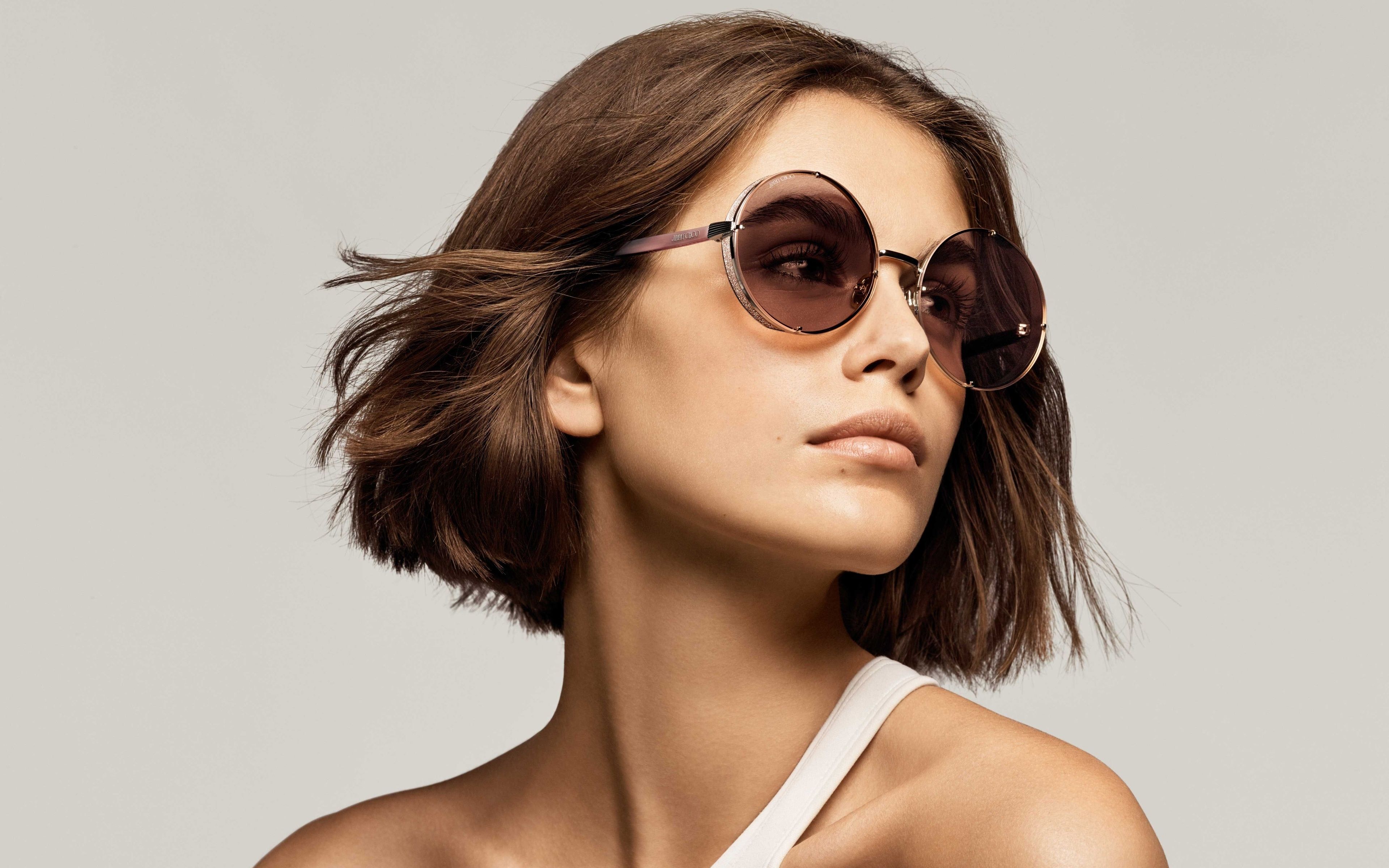 3840x2400 Download Short Hair Brunette American Model Sunglasses Celebrity Kaia Gerber 4k Ultra HD Wallpaper