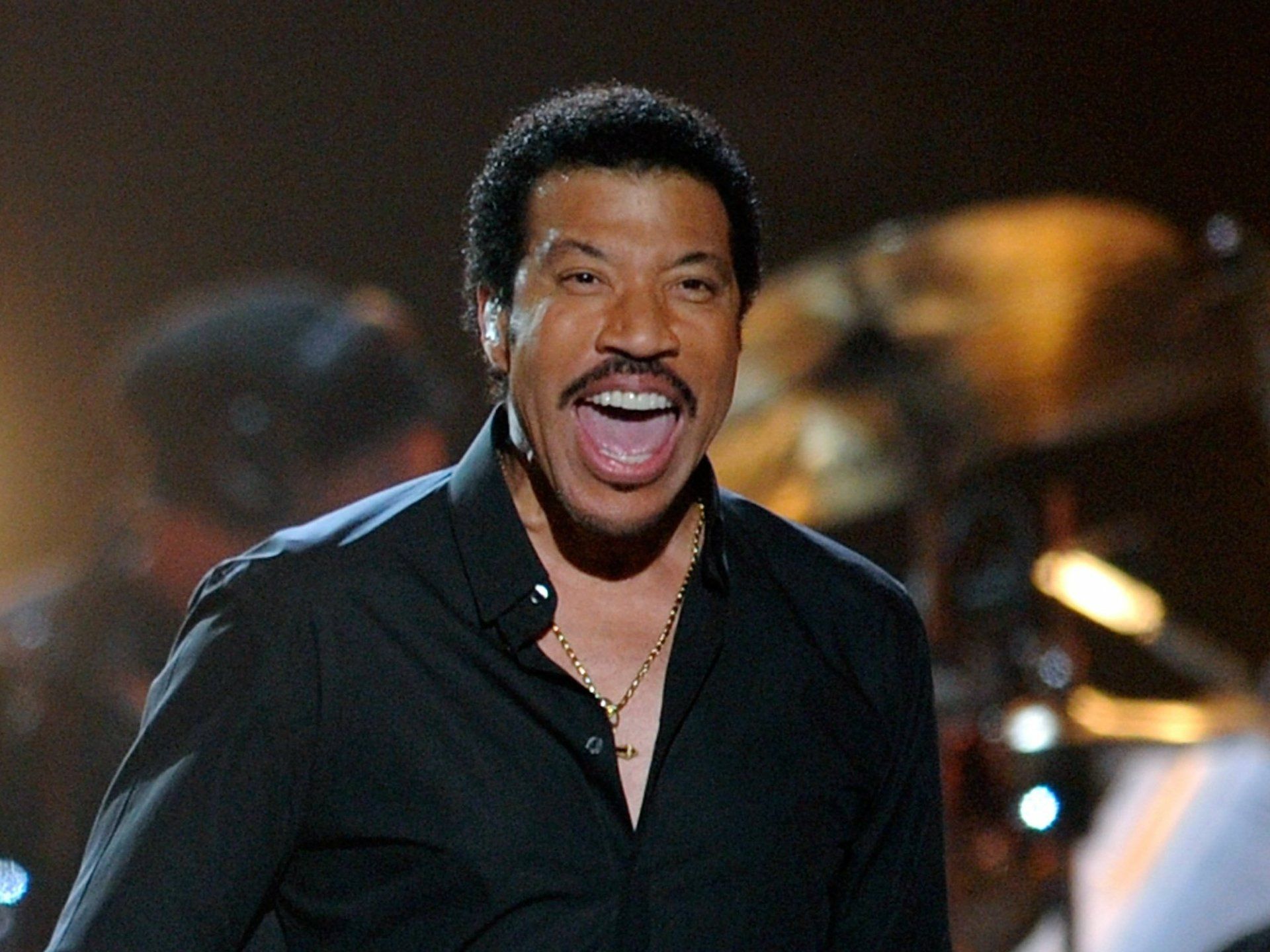 1920x1440 Lionel Richie Live Performance HD Wallpaper