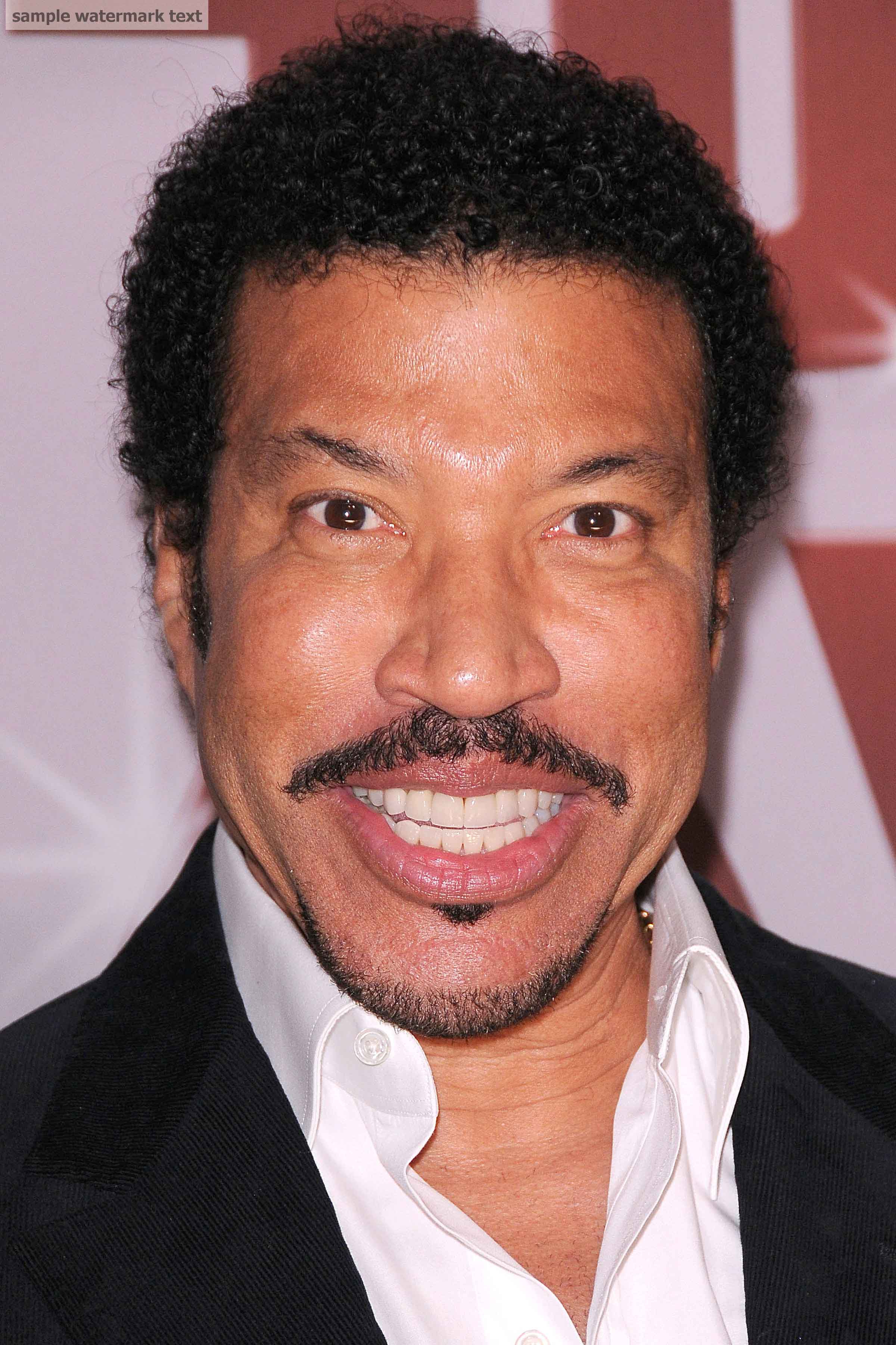 2400x3600 Here is a picture of Lionel Richie