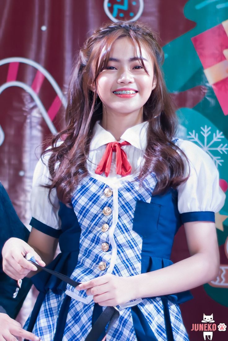 736x1099 MNL48 Laney