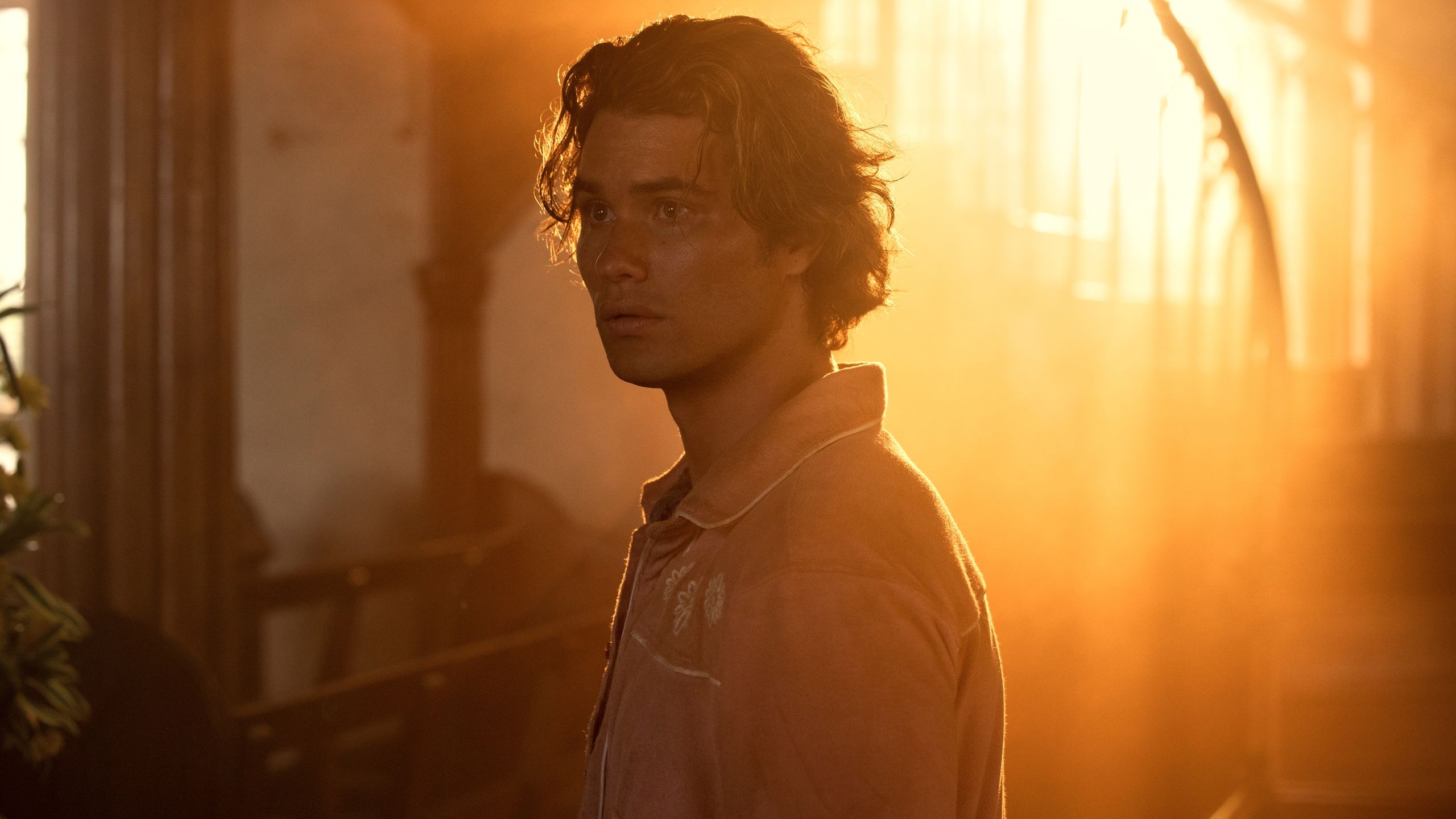 2560x1440 Chase Stokes on That 'Outer Banks' Season 3 Finale and How Charlie Wilson Became the Cast's Unofficial Theme Song