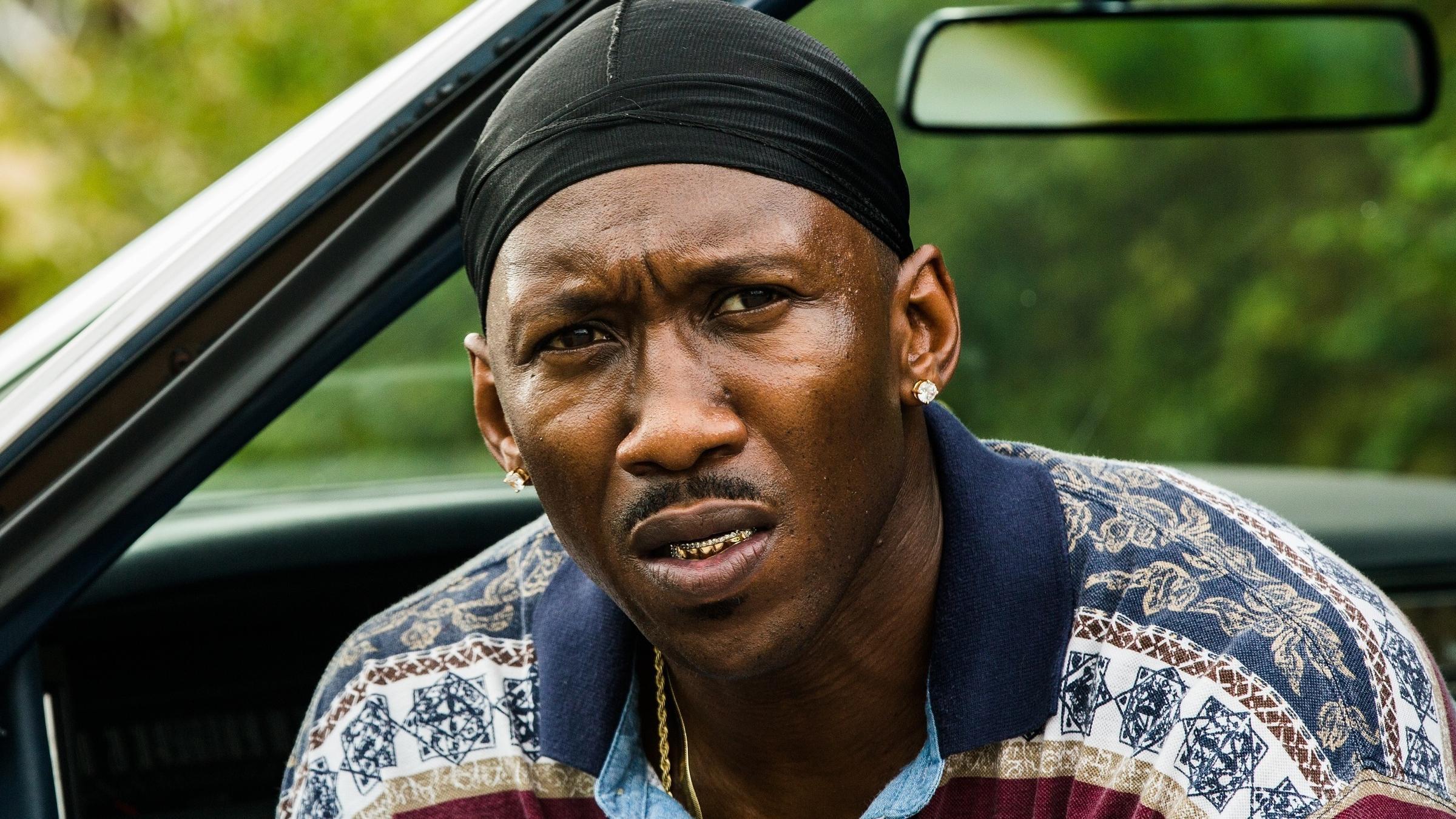 2400x1350 Mahershala Ali Wallpaper