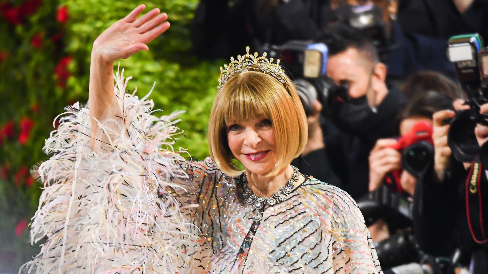 1600x900 Anna Wintour, Steps Down From Top Role at US Vogue in Shock Move