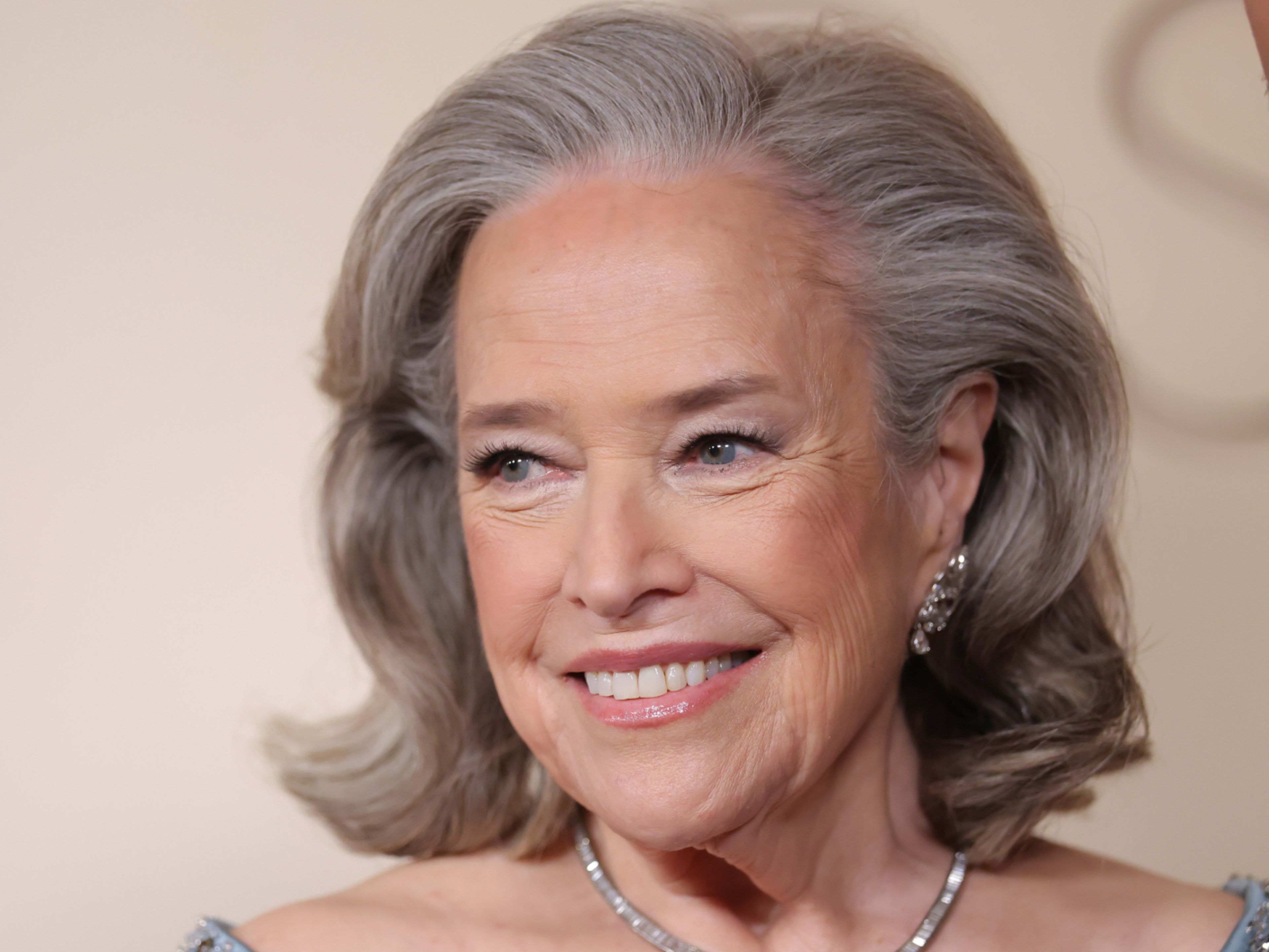 3840x2880 Kathy Bates, Turns Heads in 'Glowing' Red Carpet Photo